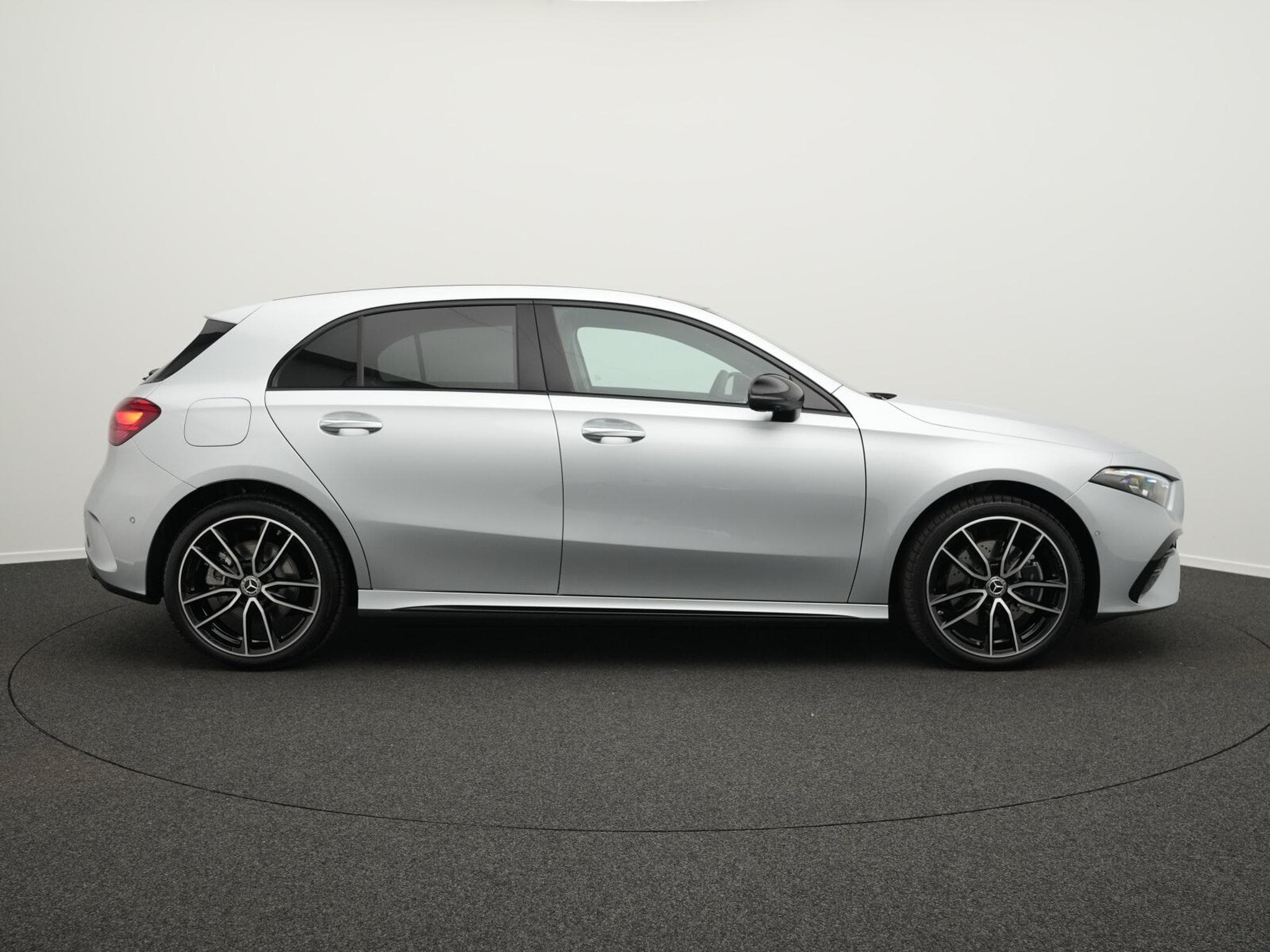 Mercedes A 250 e mit EQ Hybrid Technologie Pano+Multi+360°+Totw+Distr+19" (2026) - Foto 5