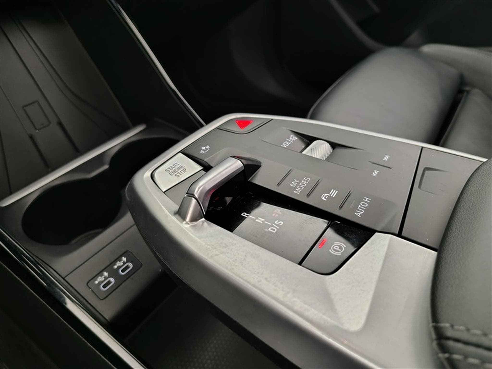 BMW 218 iA Pack M NAVI / FULL LED / CUIR PARTIEL / CAMERA / JA 17 (2023) - Photo 12