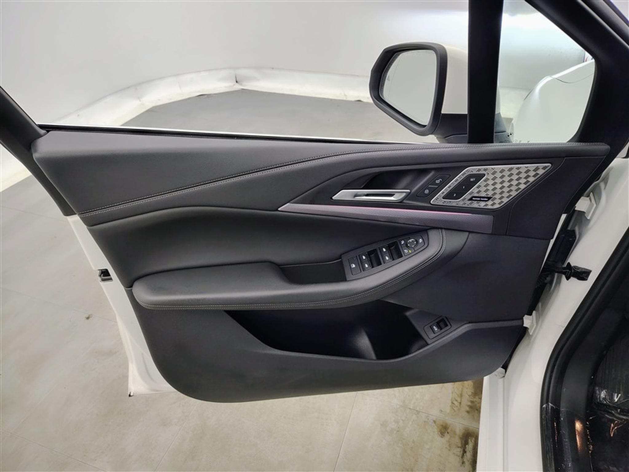 BMW 218 iA Pack M NAVI / FULL LED / CUIR PARTIEL / CAMERA / JA 17 (2023) - Photo 17
