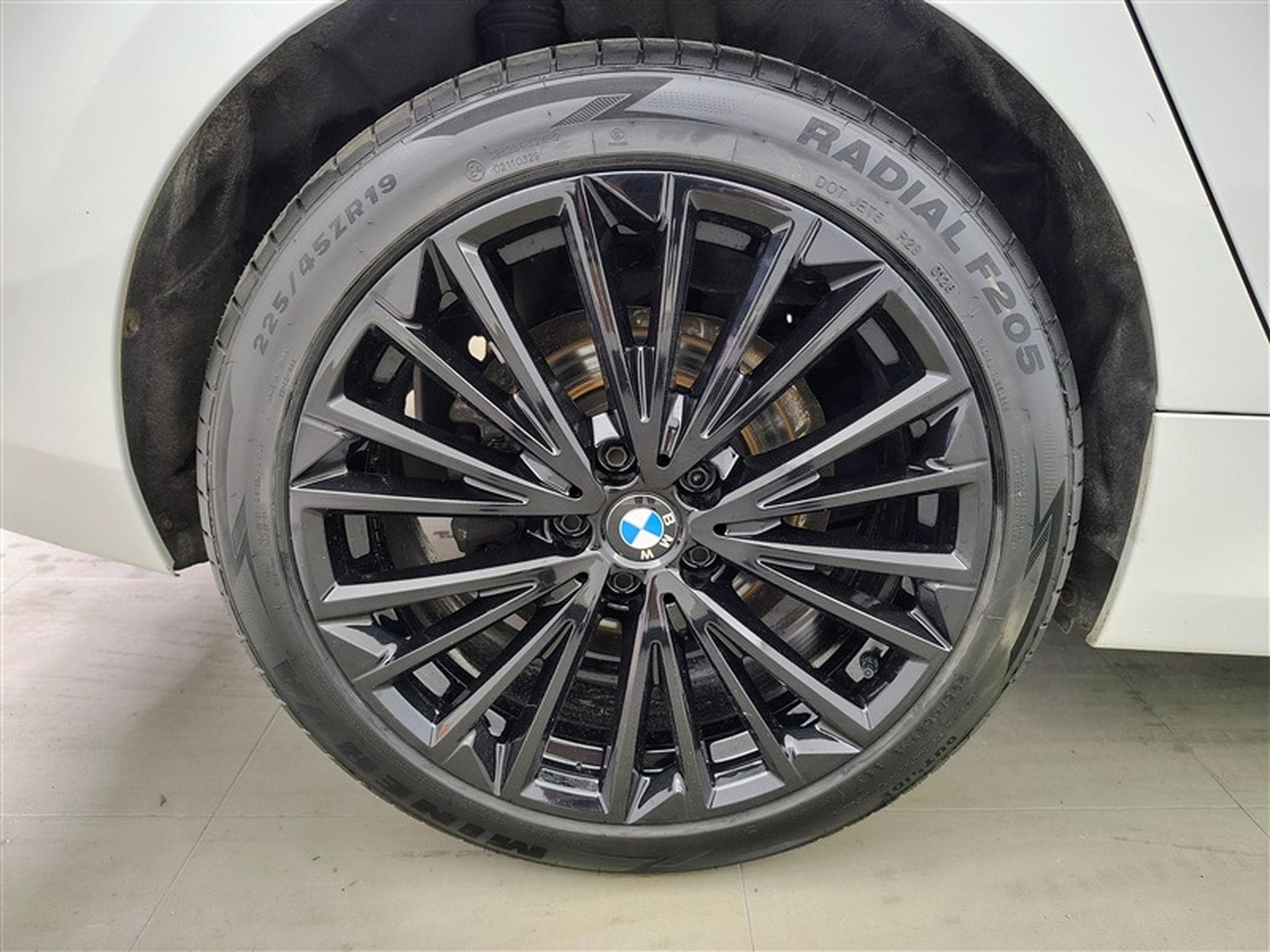 BMW 218 iA Pack M NAVI / FULL LED / CUIR PARTIEL / CAMERA / JA 17 (2023) - Photo 6