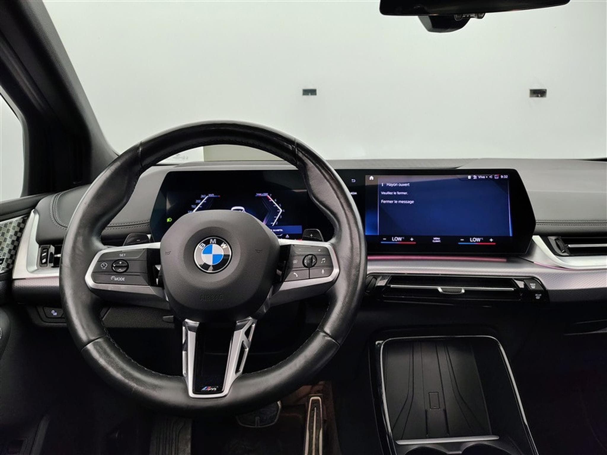 BMW 218 iA Pack M NAVI / FULL LED / CUIR PARTIEL / CAMERA / JA 17 (2023) - Photo 9