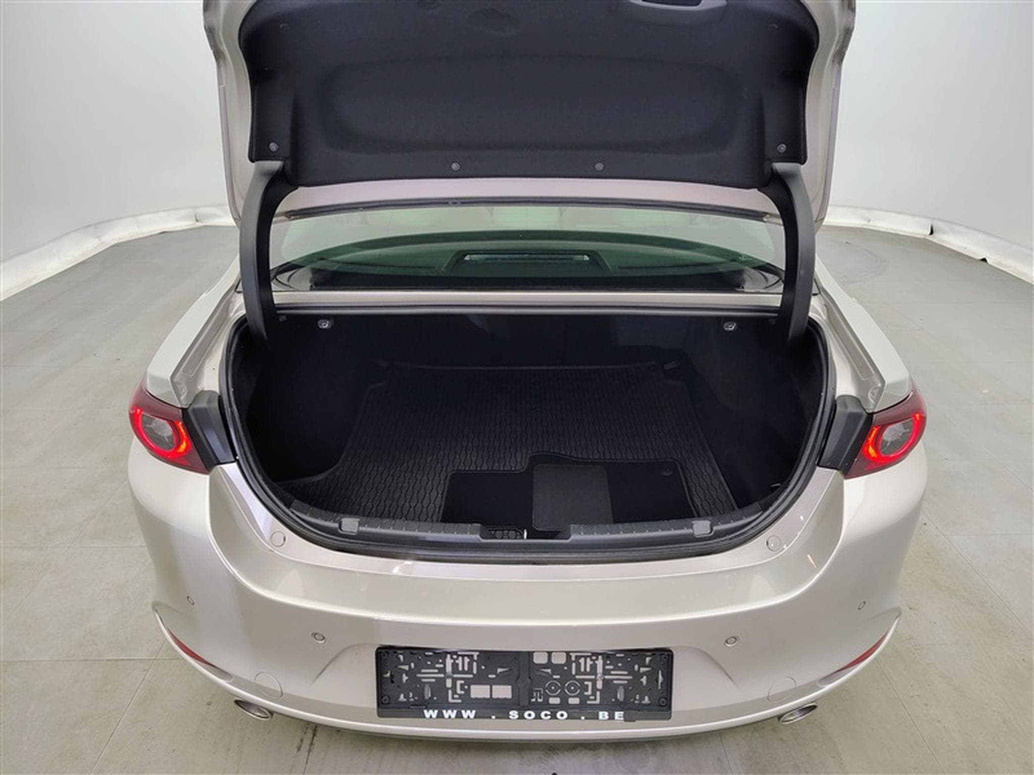 Mazda 3 Hatchback 2.0i e-Skyactiv-G Nagisa (2024) - Foto 14