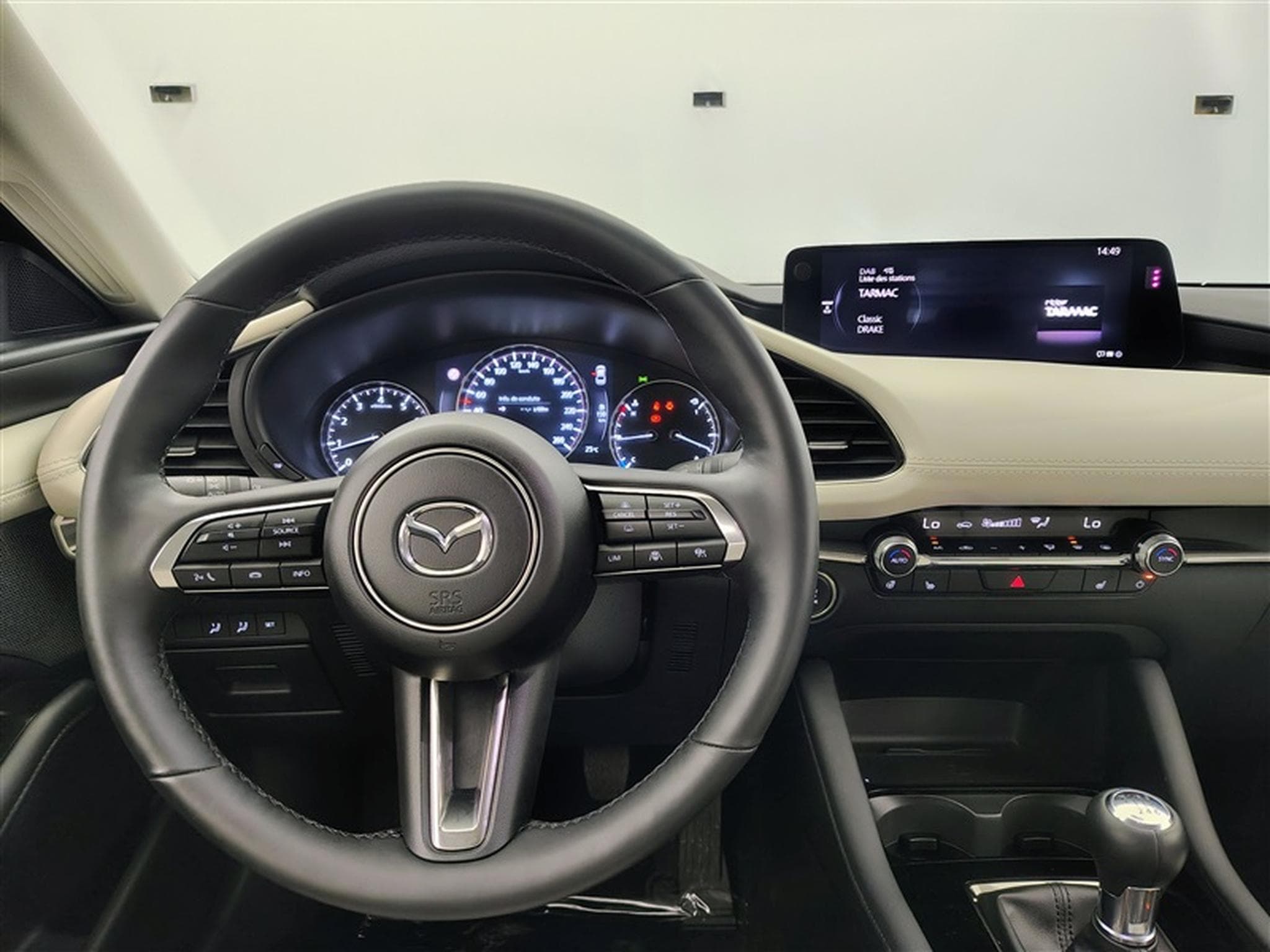 Mazda 3 Hatchback 2.0i e-Skyactiv-G Nagisa (2024) - Foto 9
