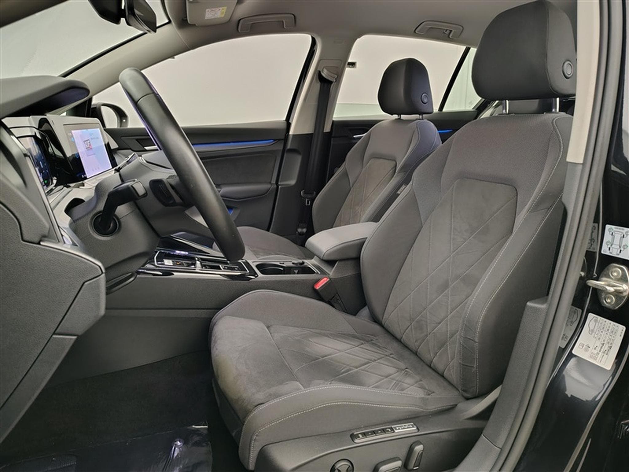 VW Golf 1.4 eHybrid PHEV Style DSG/ALCANTARA/NAVI/FULL LED (2023) - Photo 7
