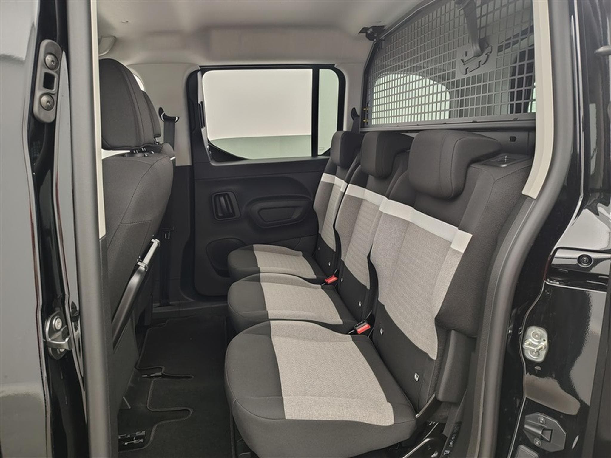 Citroen Berlingo 1.5 HDi Multispace CARPLAY / FULL LED / CAMERA / JA 16" (2026) - Photo 13