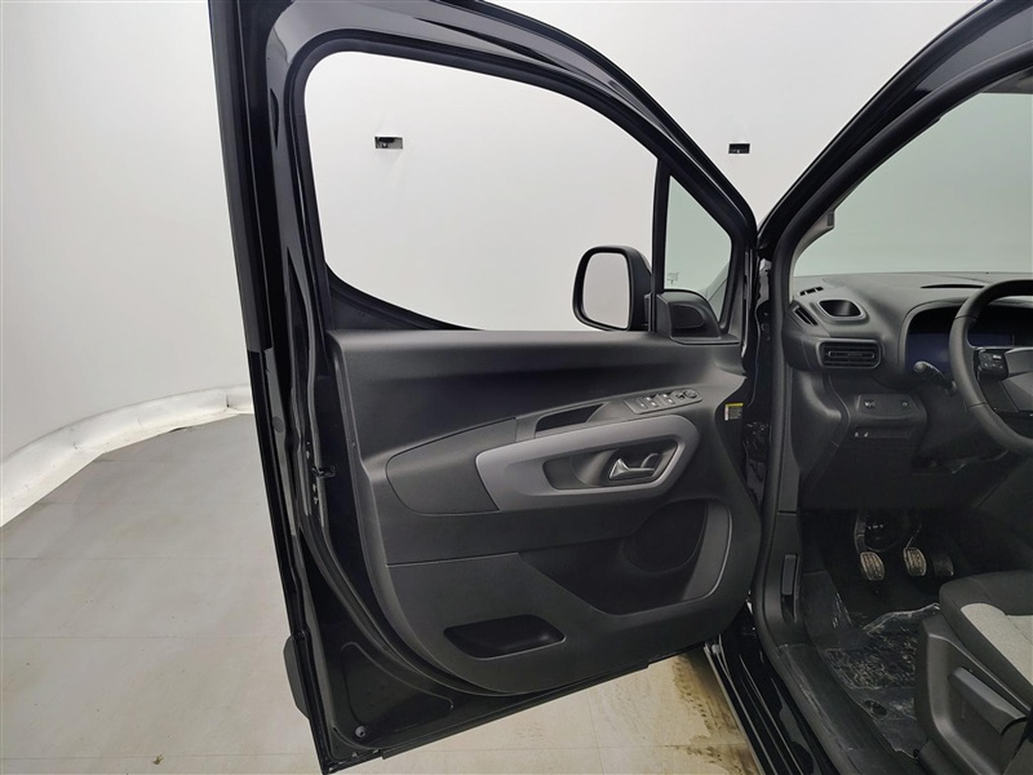 Citroen Berlingo 1.5 HDi Multispace CARPLAY / FULL LED / CAMERA / JA 16" (2026) - Photo 16