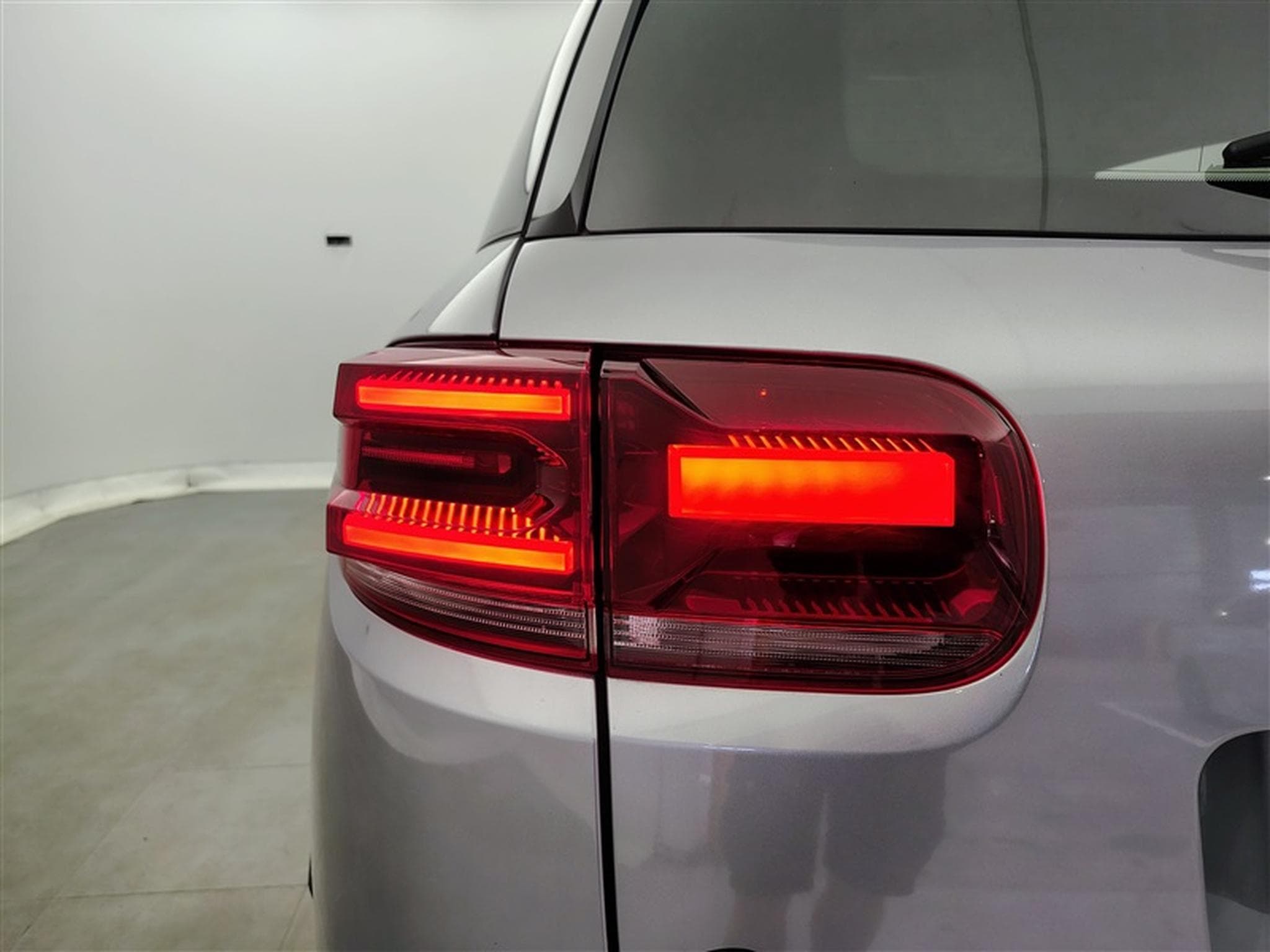 Citroen C5 Aircross 1.2 PureTech 130cv Plus S-CUIR / NAVI / CAMERA / CARPLAY (2024) - Photo 16