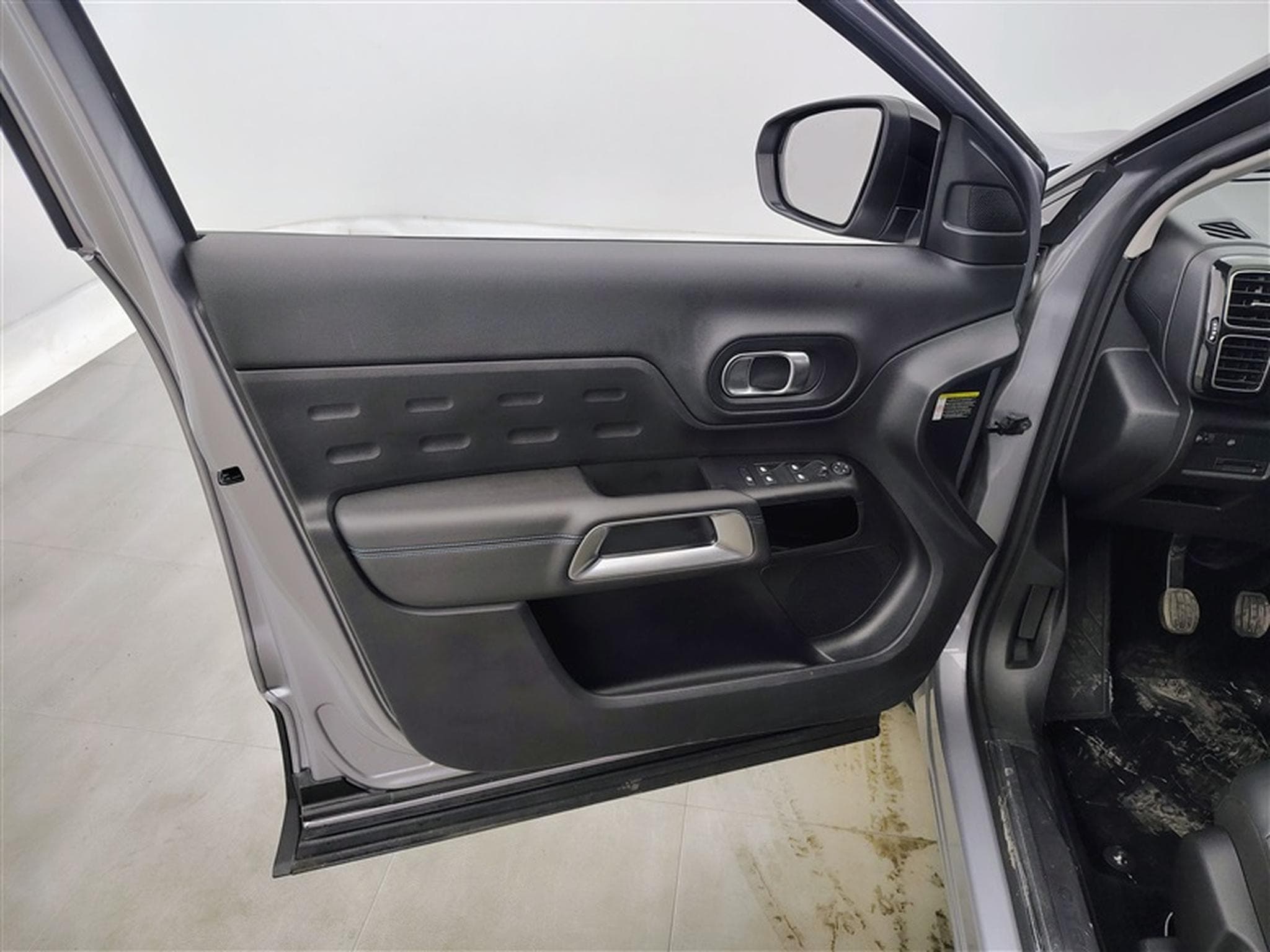 Citroen C5 Aircross 1.2 PureTech 130cv Plus S-CUIR / NAVI / CAMERA / CARPLAY (2024) - Photo 17