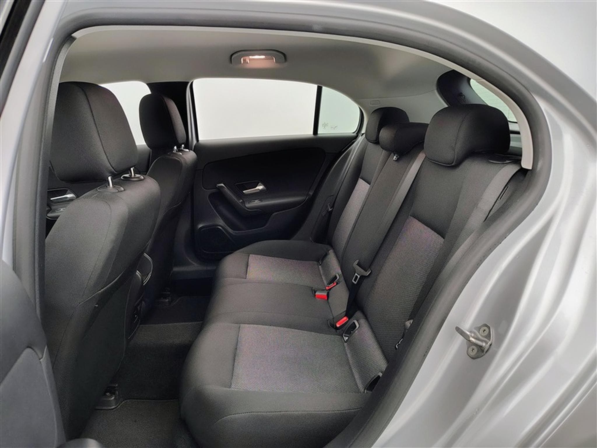 Mercedes A 180 A 180 Business Solution NAVI/JA/PDC (2022) - Photo 13