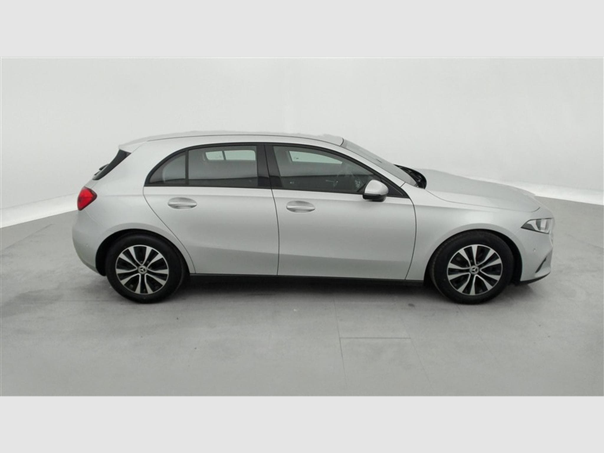 Mercedes A 180 A 180 Business Solution NAVI/JA/PDC (2022) - Photo 24