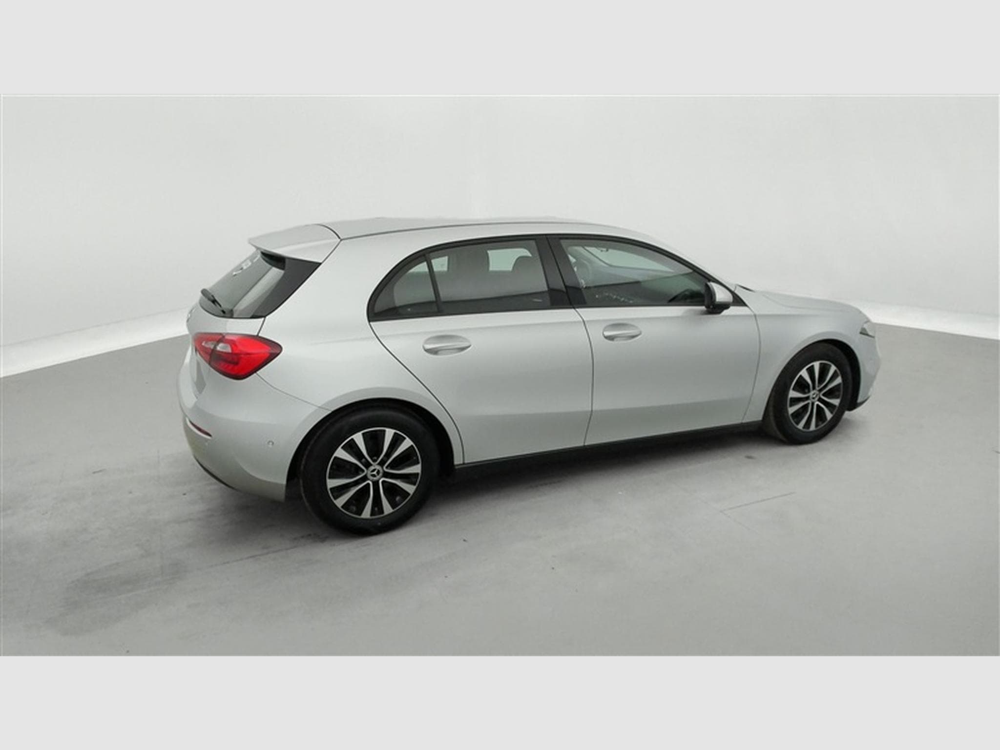 Mercedes A 180 A 180 Business Solution NAVI/JA/PDC (2022) - Photo 25