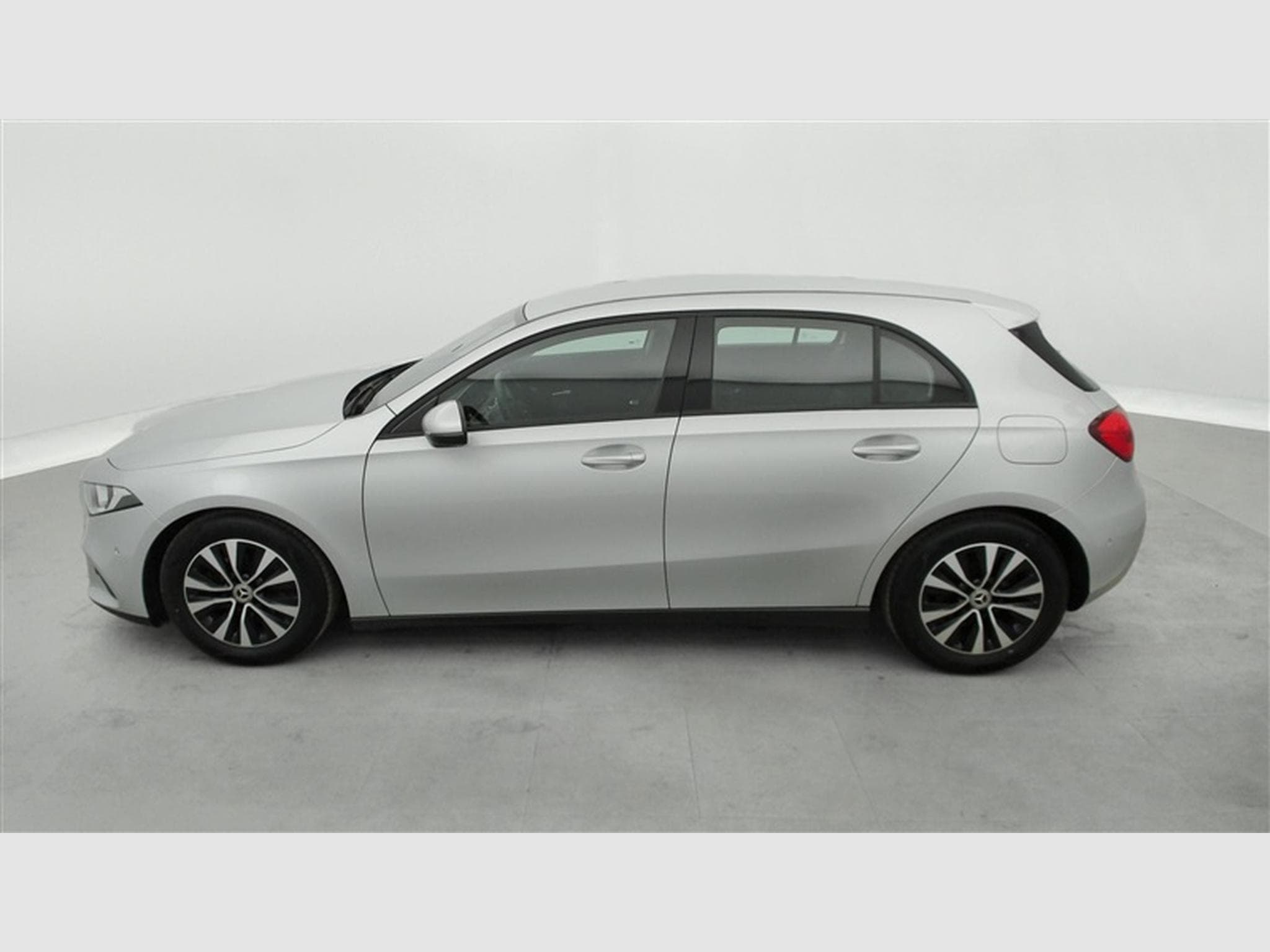 Mercedes A 180 A 180 Business Solution NAVI/JA/PDC (2022) - Photo 3