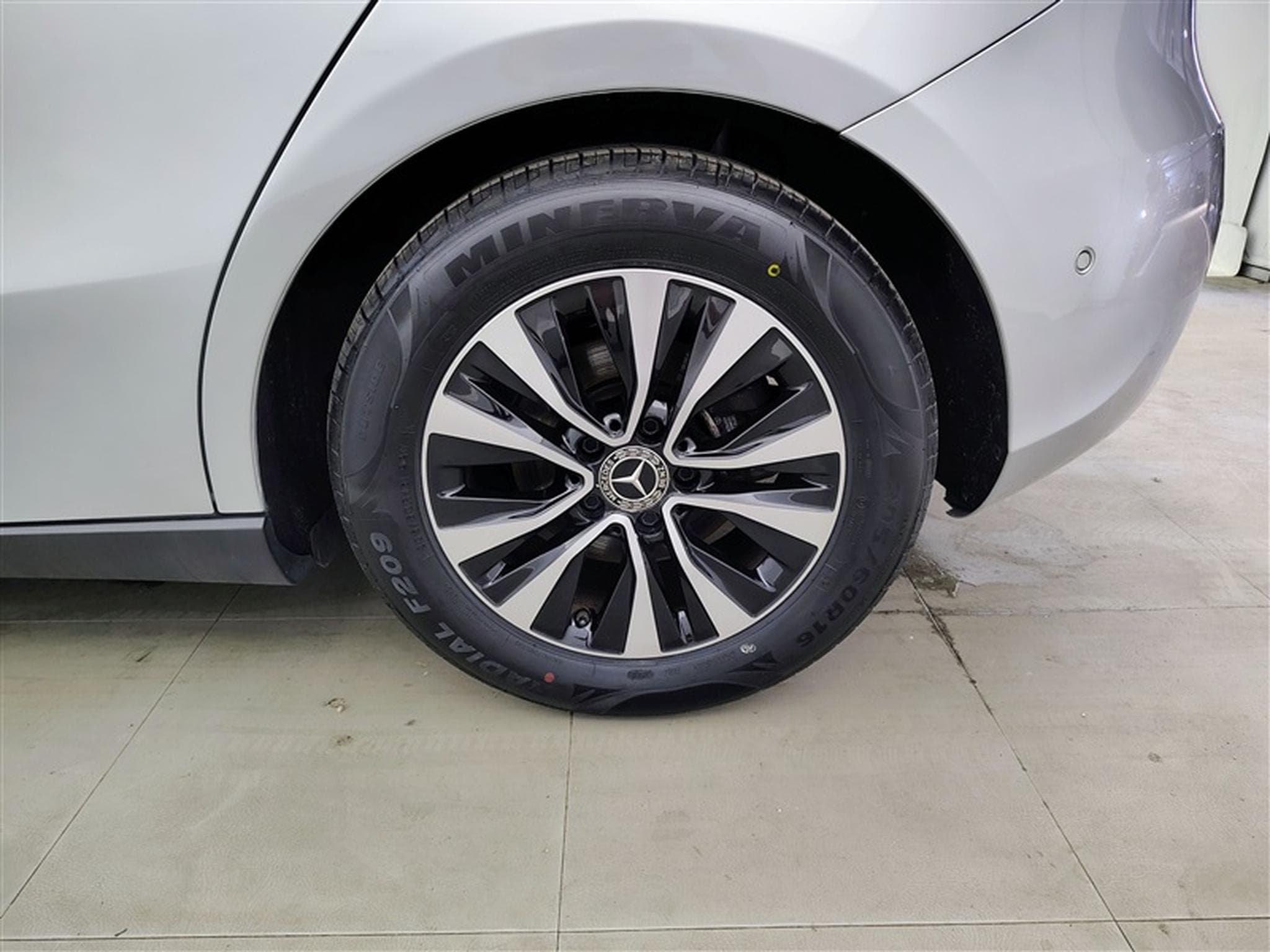 Mercedes A 180 A 180 Business Solution NAVI/JA/PDC (2022) - Photo 6