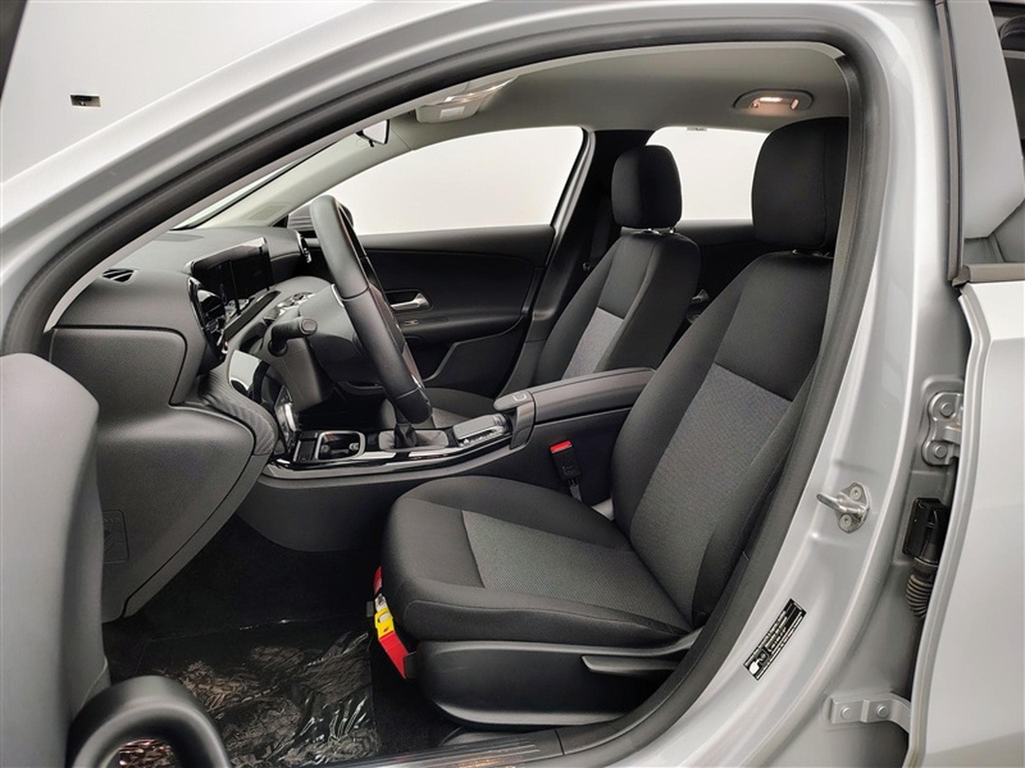 Mercedes A 180 A 180 Business Solution NAVI/JA/PDC (2022) - Photo 7