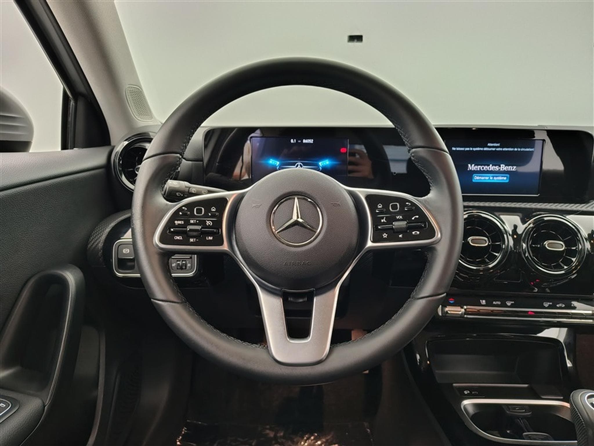 Mercedes A 180 A 180 Business Solution NAVI/JA/PDC (2022) - Photo 9