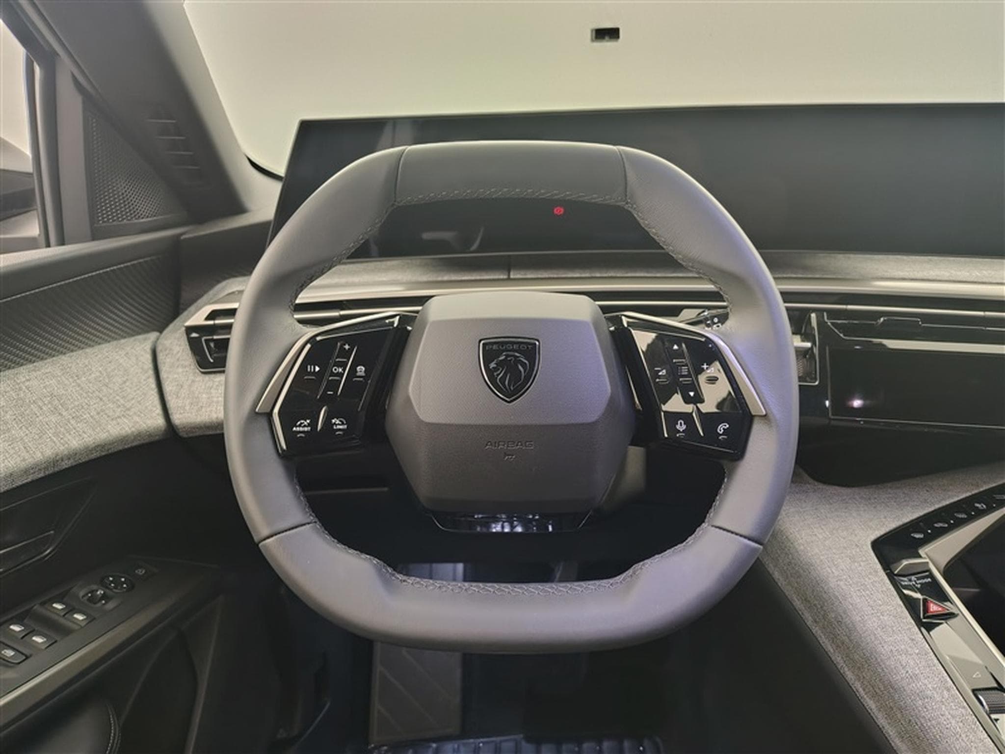 Peugeot 5008 1.2 HYBRID 145cv e-DSC6 Allure 7pl. CARPLAY / FULL LED / CAM (2025) - Photo 9