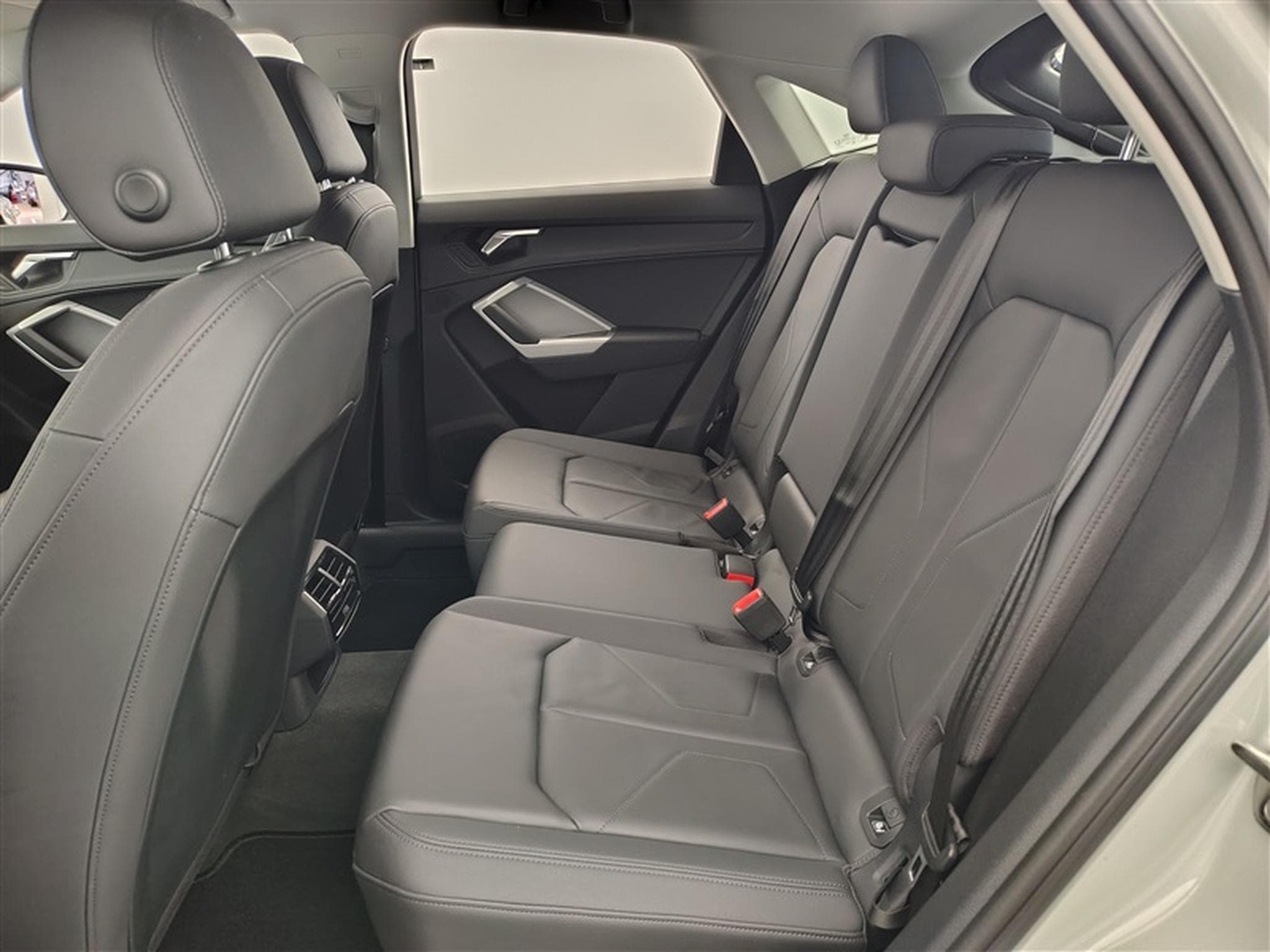 Audi Q3 Sportback 35 TFSI Design CUIR/NAVI/FULL LED/JA18 (2021) - Foto 13