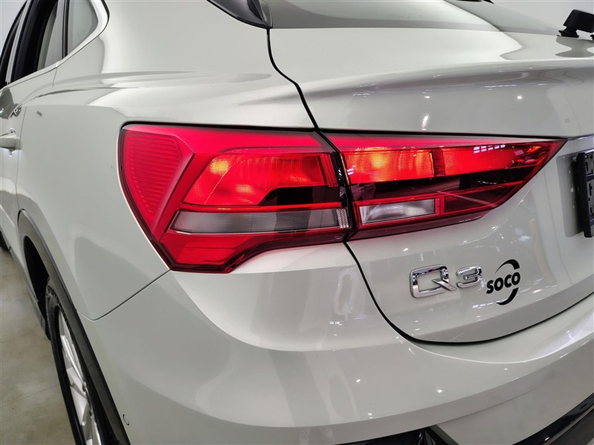 Audi Q3 Sportback 35 TFSI Design CUIR/NAVI/FULL LED/JA18 (2021) - Foto 16