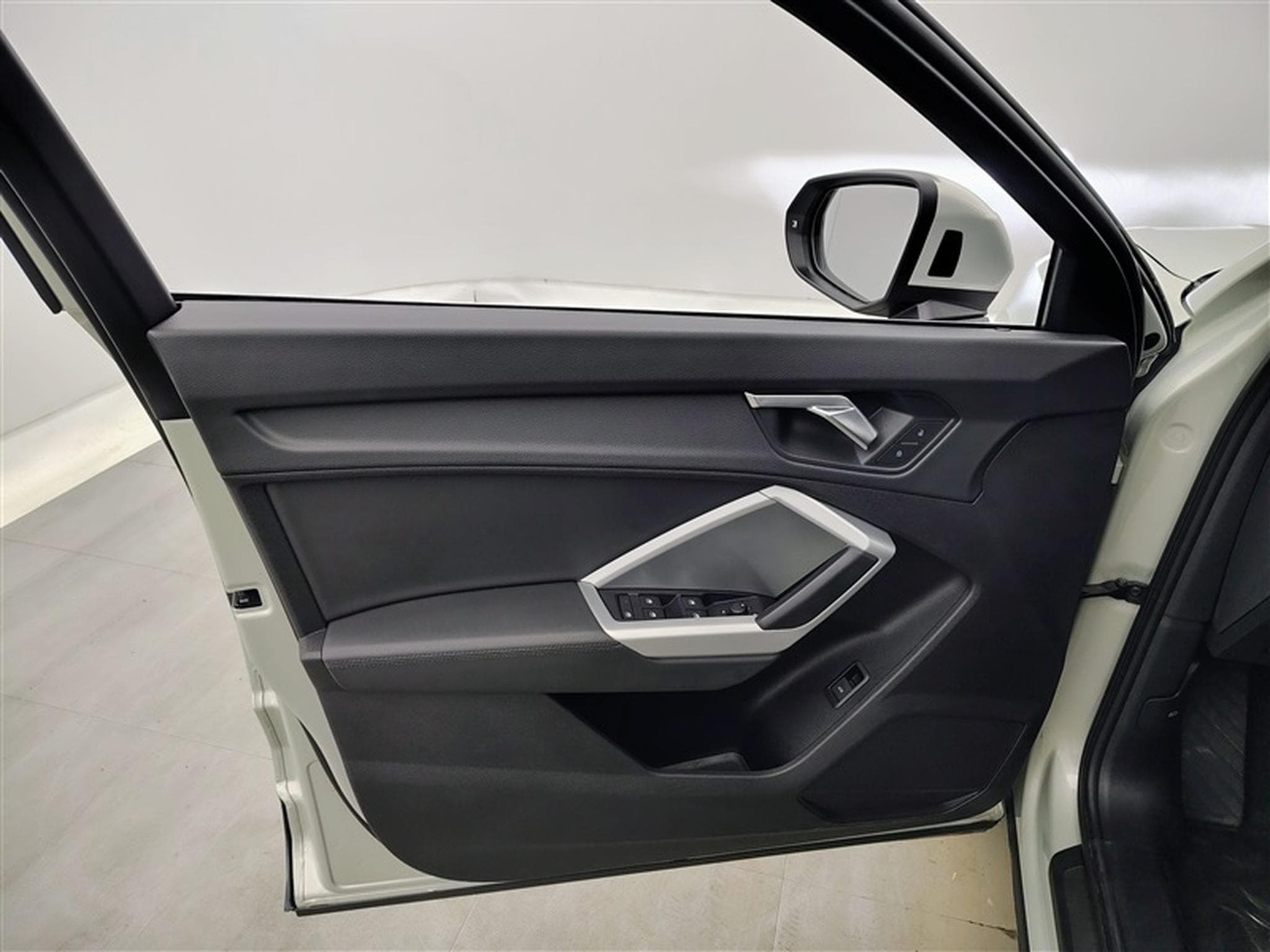 Audi Q3 Sportback 35 TFSI Design CUIR/NAVI/FULL LED/JA18 (2021) - Foto 17
