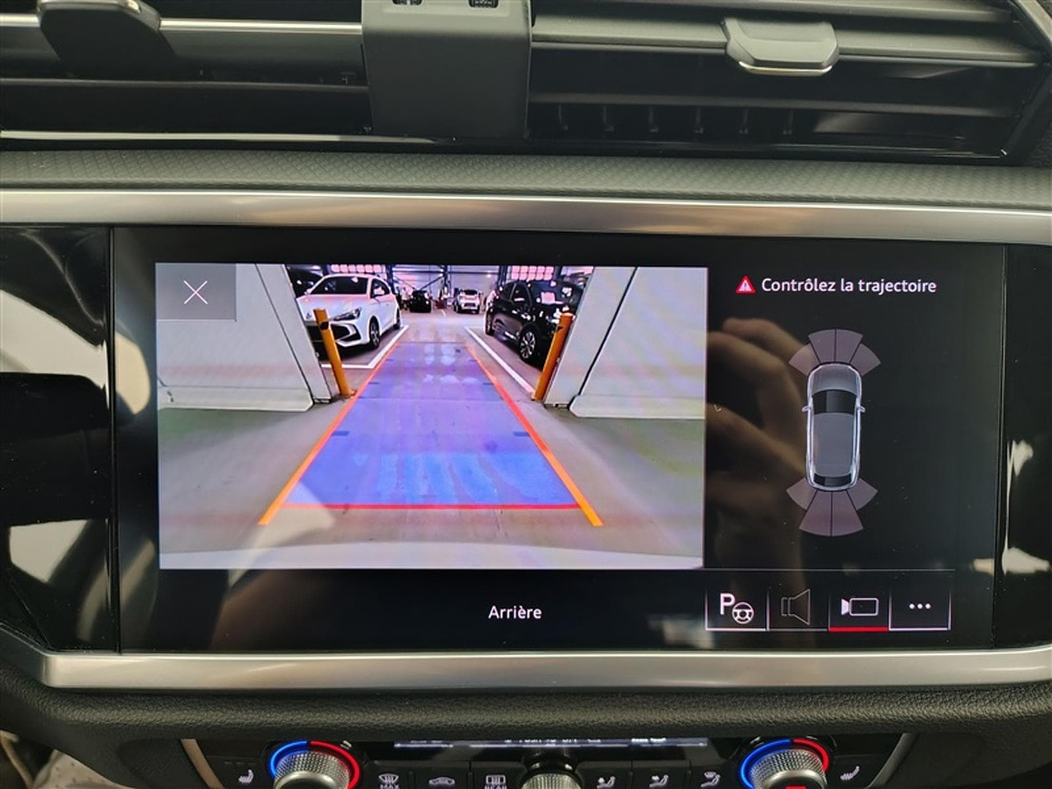 Audi Q3 Sportback 35 TFSI Design CUIR/NAVI/FULL LED/JA18 (2021) - Foto 18