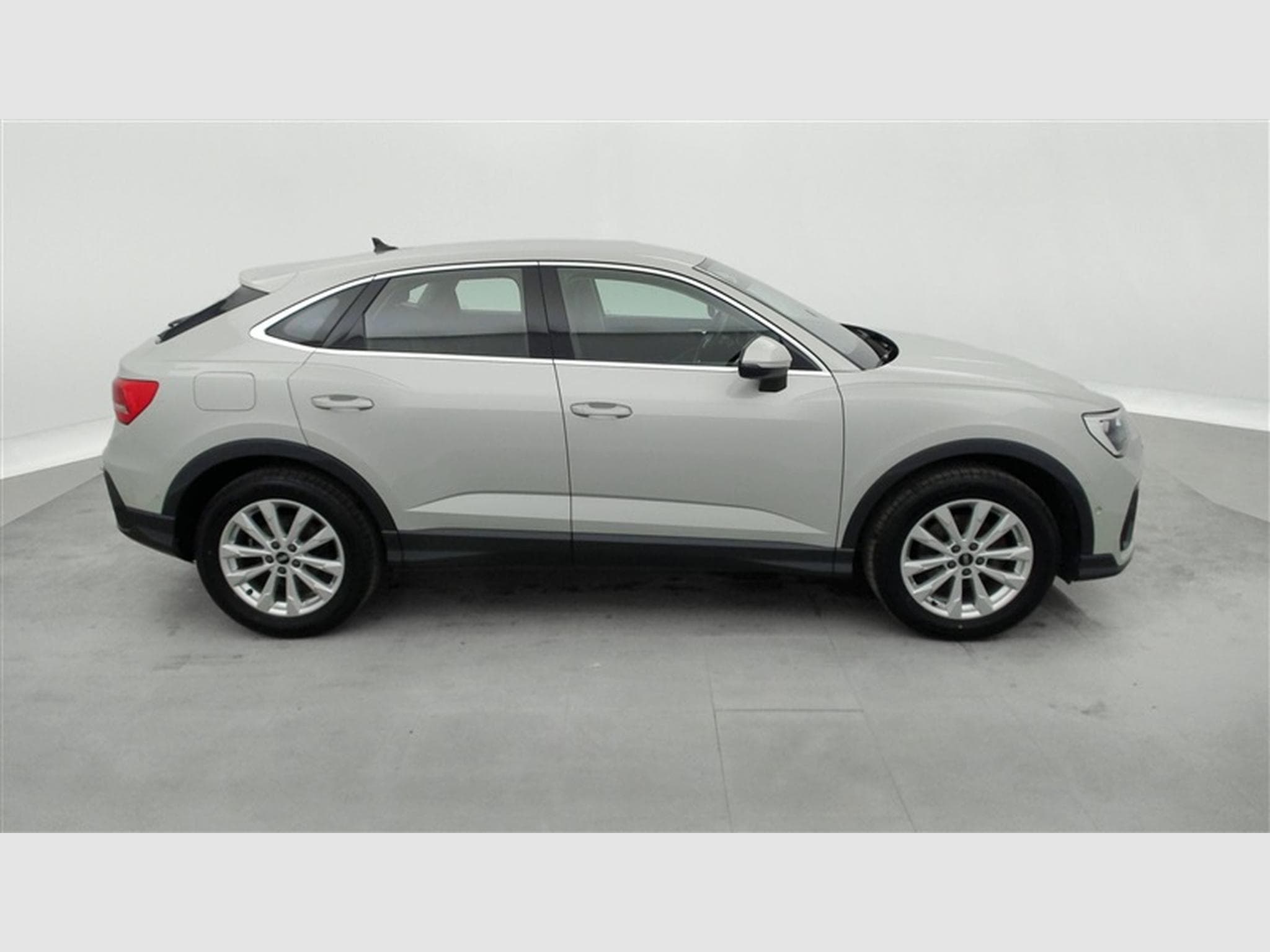 Audi Q3 Sportback 35 TFSI Design CUIR/NAVI/FULL LED/JA18 (2021) - Foto 25