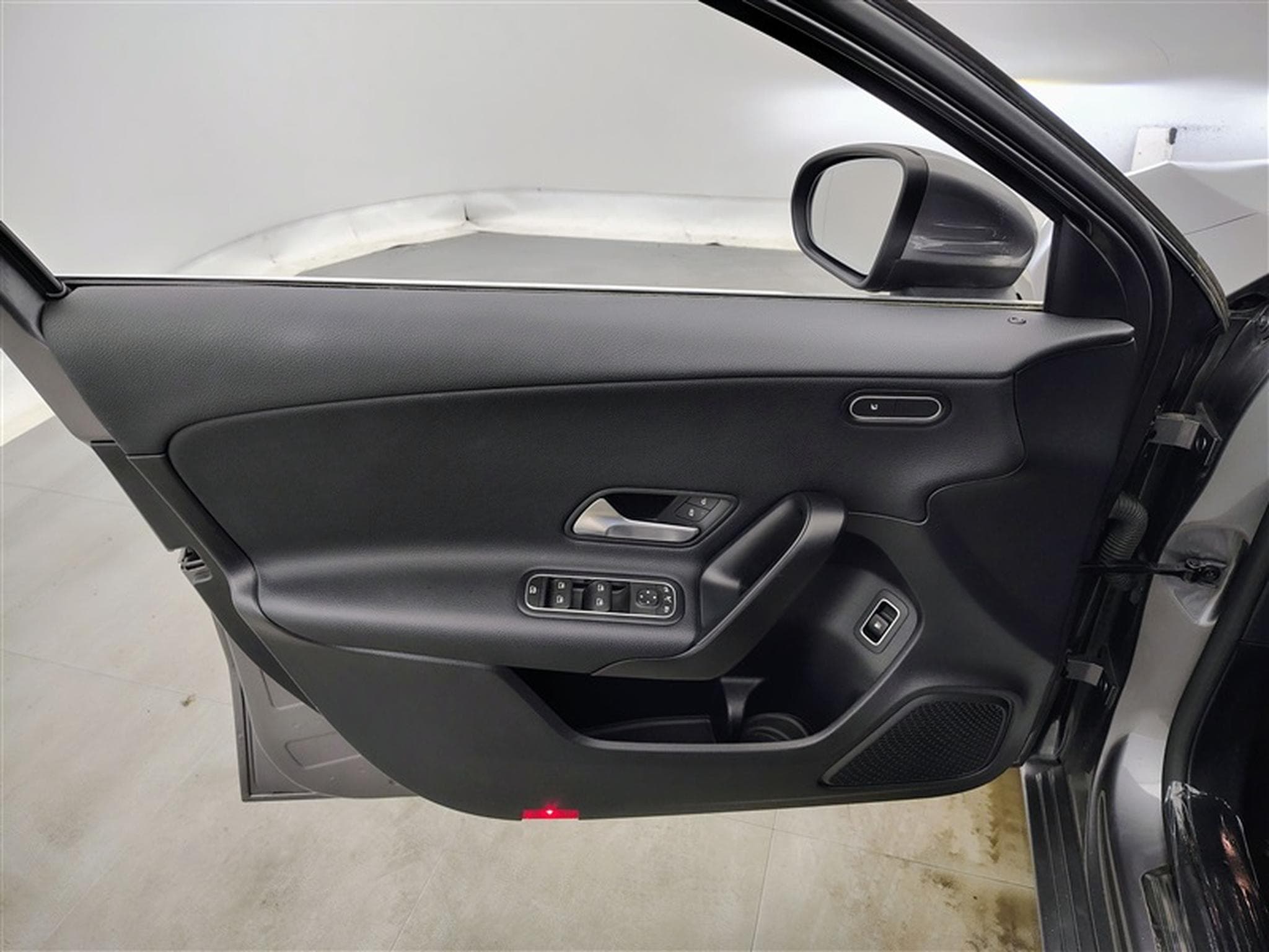 Mercedes A 250 e PHEV Business Solution Navi / Led / PDC av+ar (2021) - Photo 17
