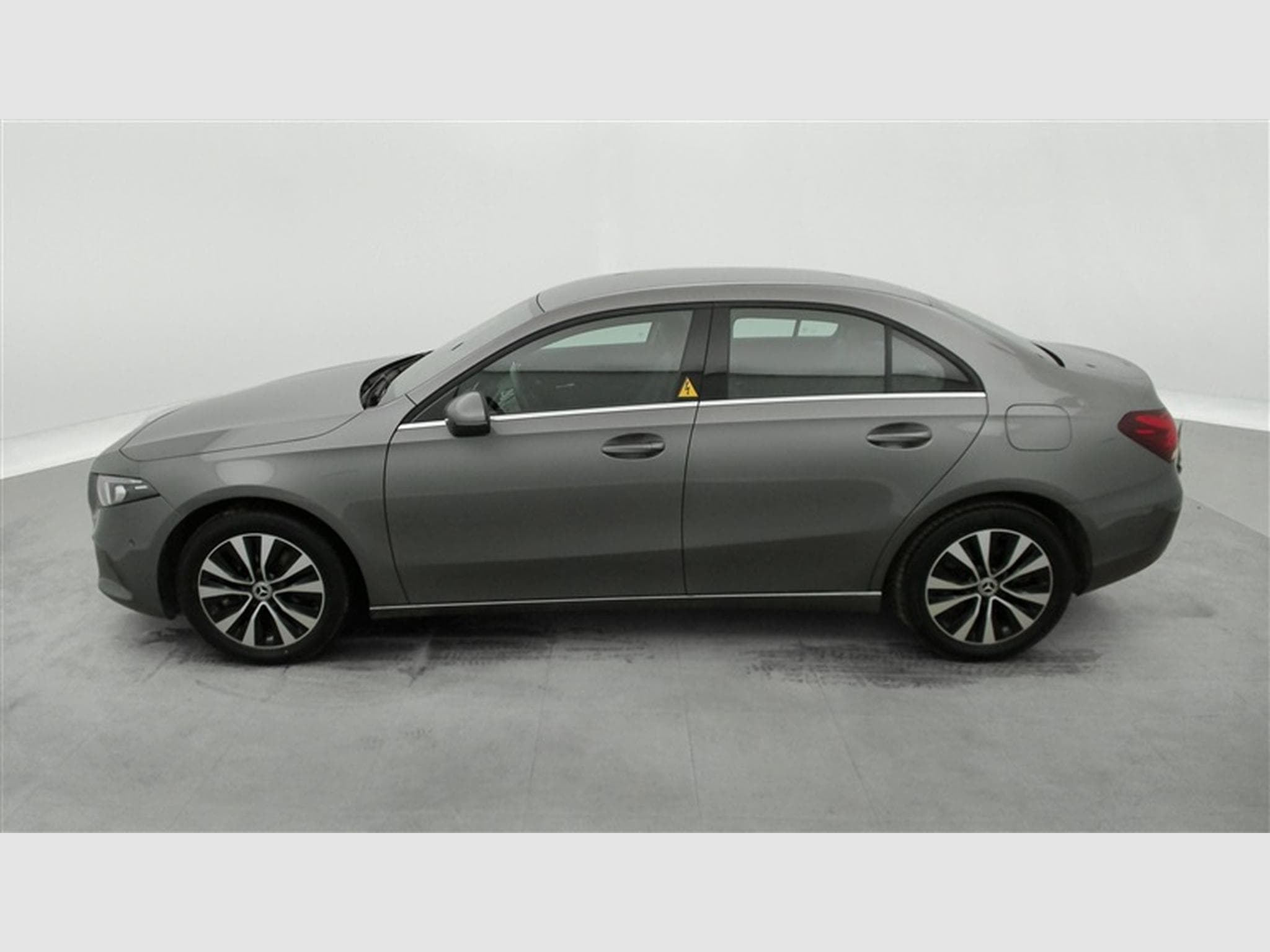 Mercedes A 250 e PHEV Business Solution Navi / Led / PDC av+ar (2021) - Photo 3