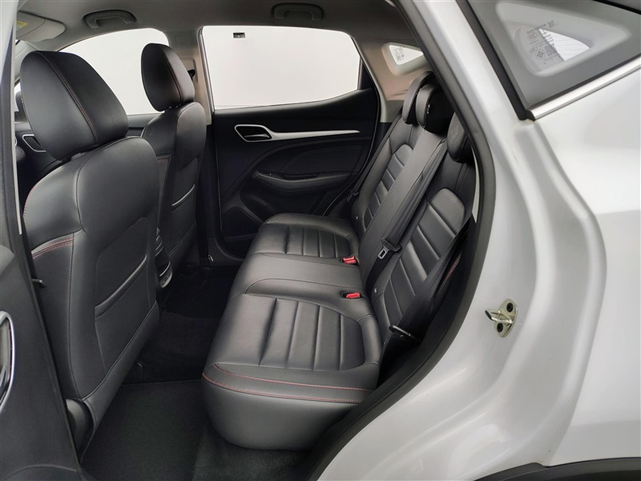 MG ZS 1.0 T-GDi 110cv AUTO Luxury NAVI / FULL LED / CUIR / CAMERA (2024) - Photo 13
