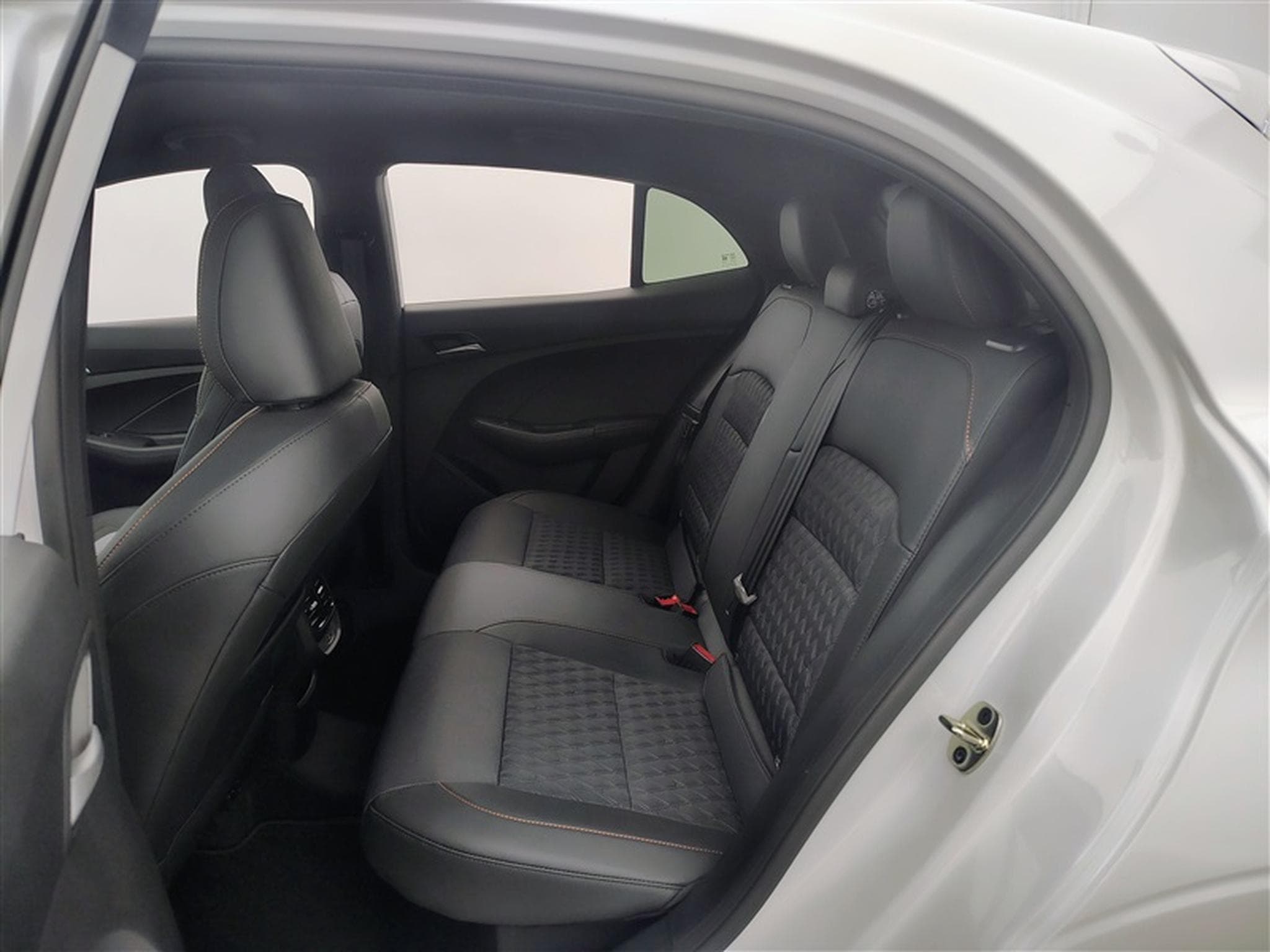 MG MG3 1.5 Hybrid+ Luxury NAVI / FULL LED / CAMERA 360° / JA 16" (2026) - Photo 13