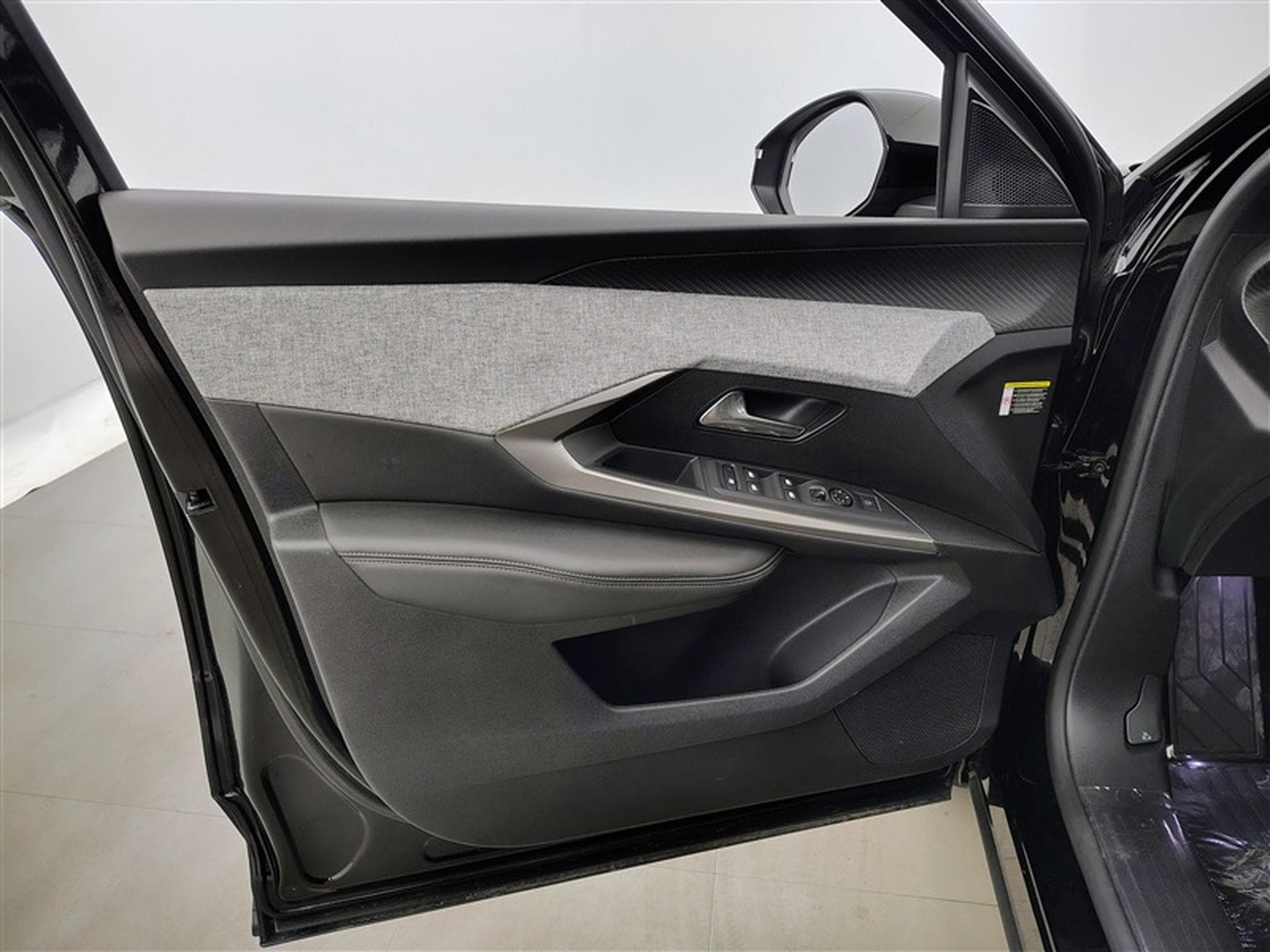 Peugeot 3008 1.2 HYBRID 145cv e-DSC6 Allure S-CUIR / NAVI / CAMERA (2025) - Photo 16