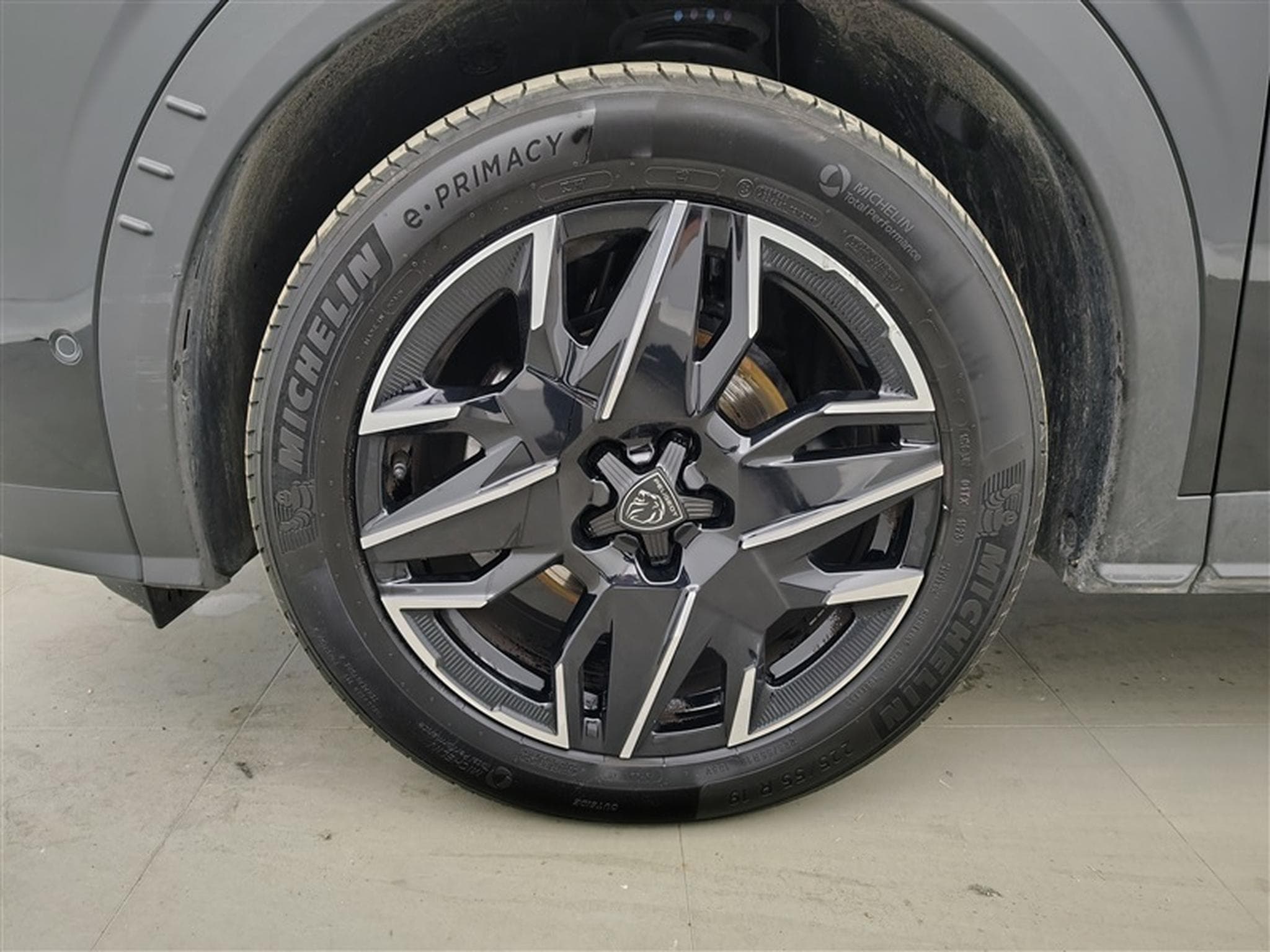 Peugeot 3008 1.2 HYBRID 145cv e-DSC6 Allure S-CUIR / NAVI / CAMERA (2025) - Photo 6