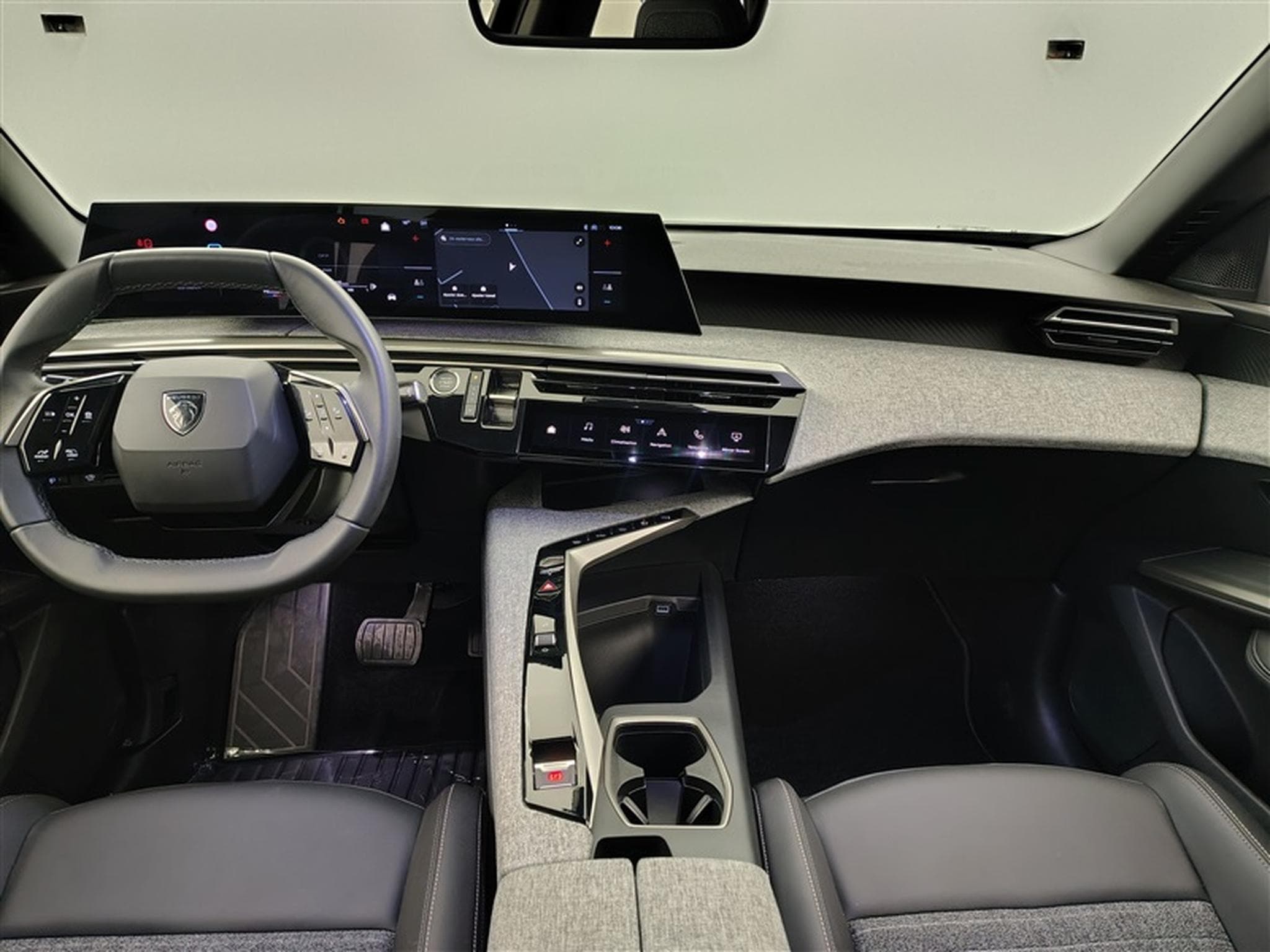 Peugeot 3008 1.2 HYBRID 145cv e-DSC6 Allure S-CUIR / NAVI / CAMERA (2025) - Photo 8