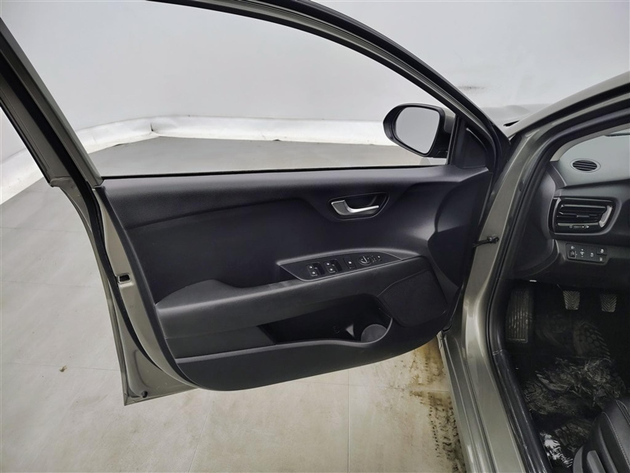 Kia Rio 1.0 T Pulse (2023) - Photo 17