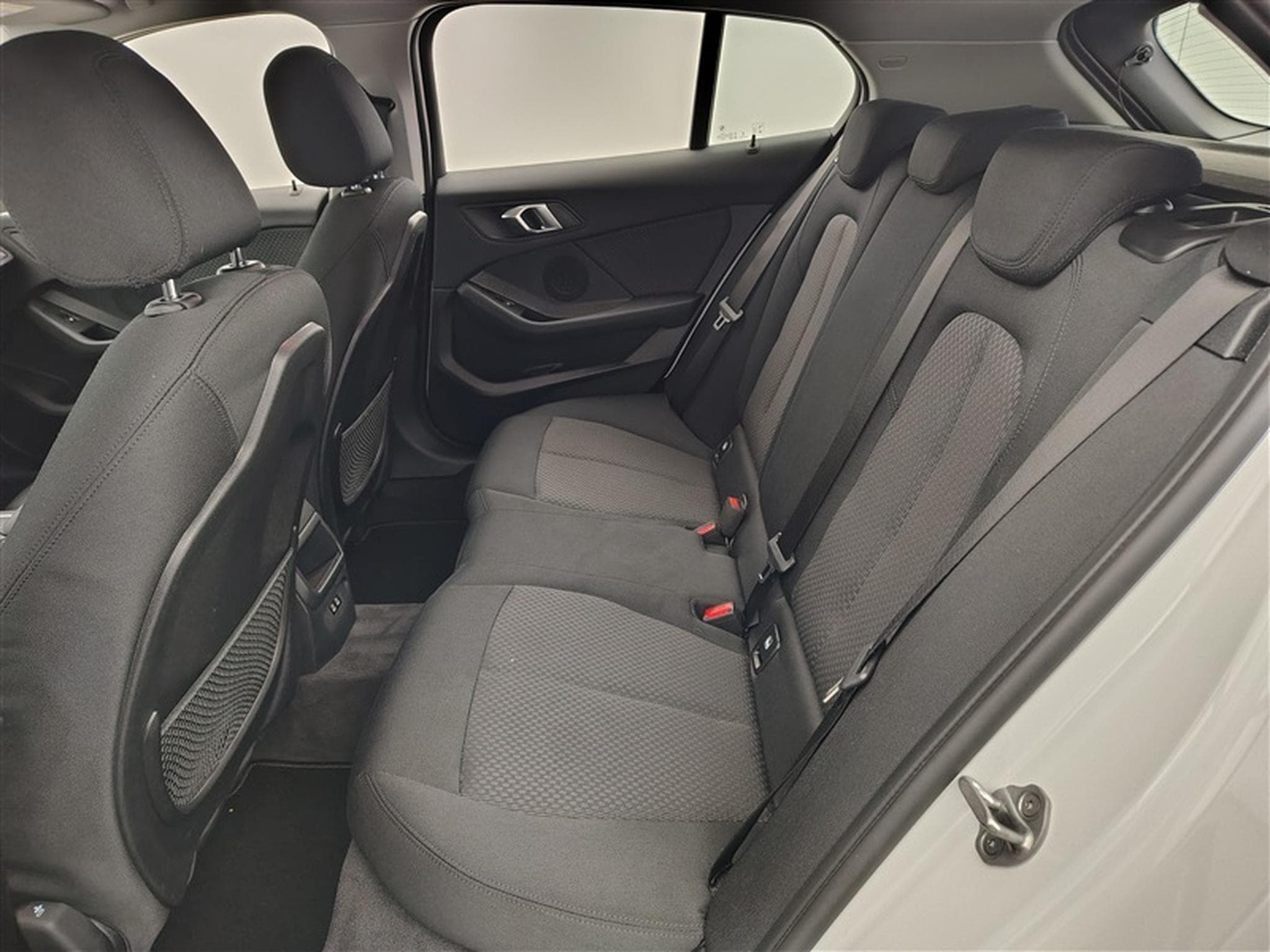 BMW 118 iA Business NAVI / FULL LED / PDC AV-AR (2023) - Foto 13