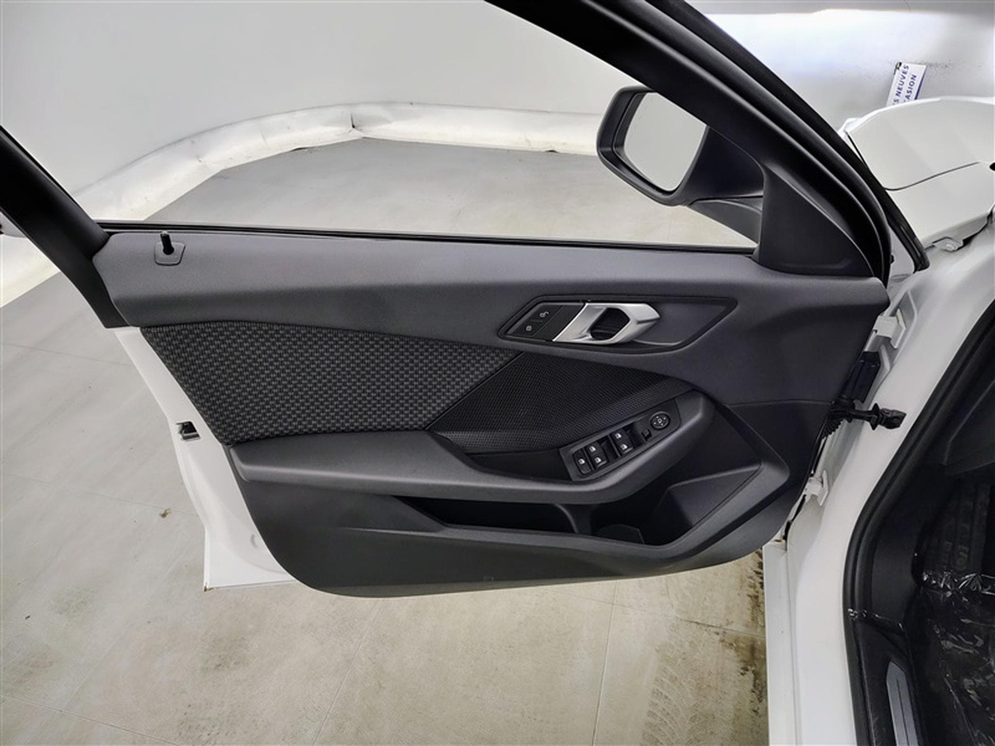 BMW 118 iA Business NAVI / FULL LED / PDC AV-AR (2023) - Foto 17