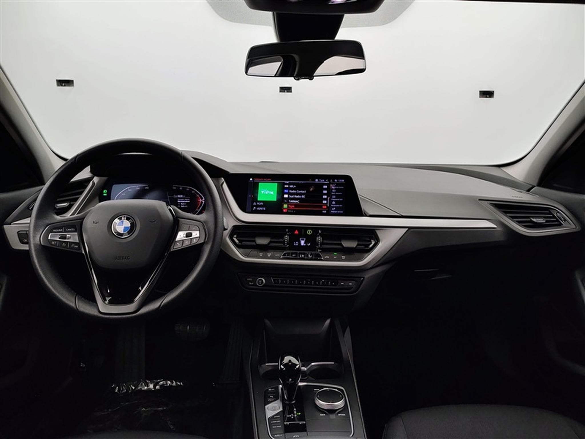 BMW 118 iA Business NAVI / FULL LED / PDC AV-AR (2023) - Foto 8