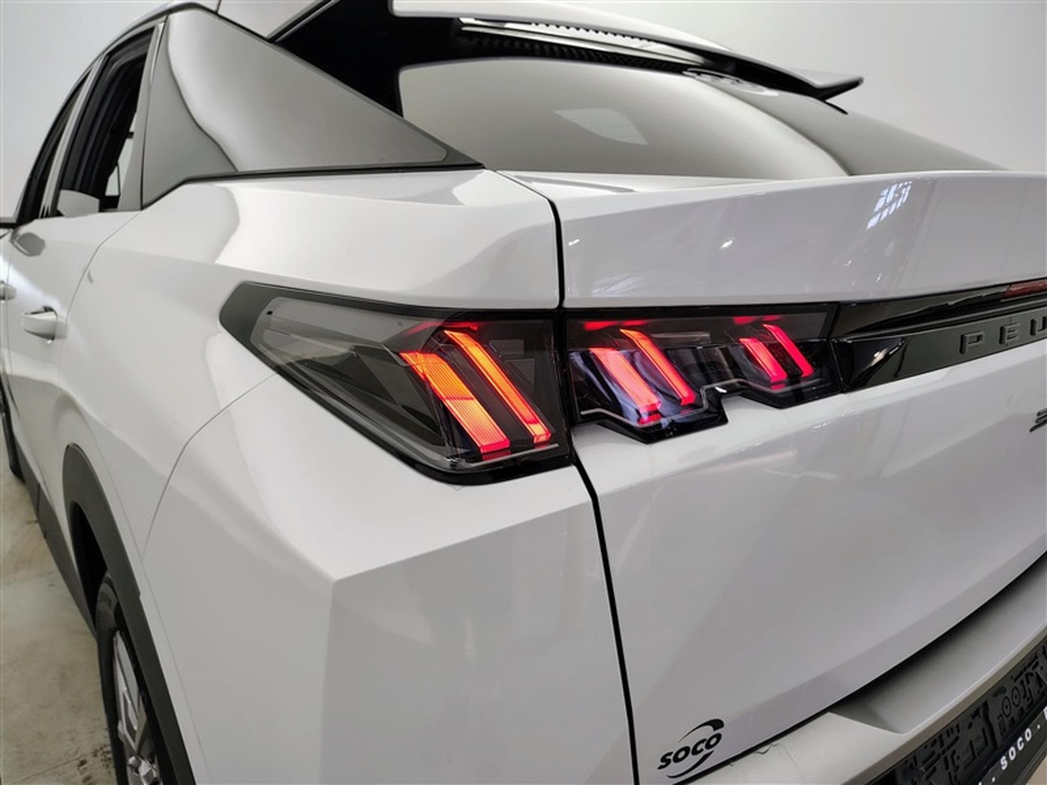 Peugeot 3008 1.2 Hybrid 145cv e-DCS6 Allure NAVI / FULL LED / CAMERA (2026) - Foto 16