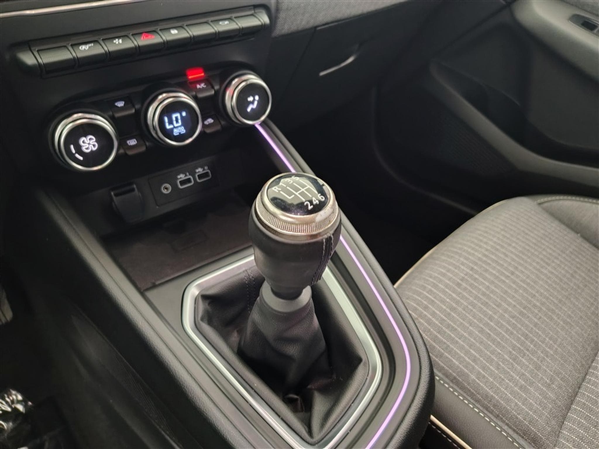 Renault Clio 1.0 TCe Tecnno CarPlay / Led / PDC / Caméra 360° (2024) - Photo 12
