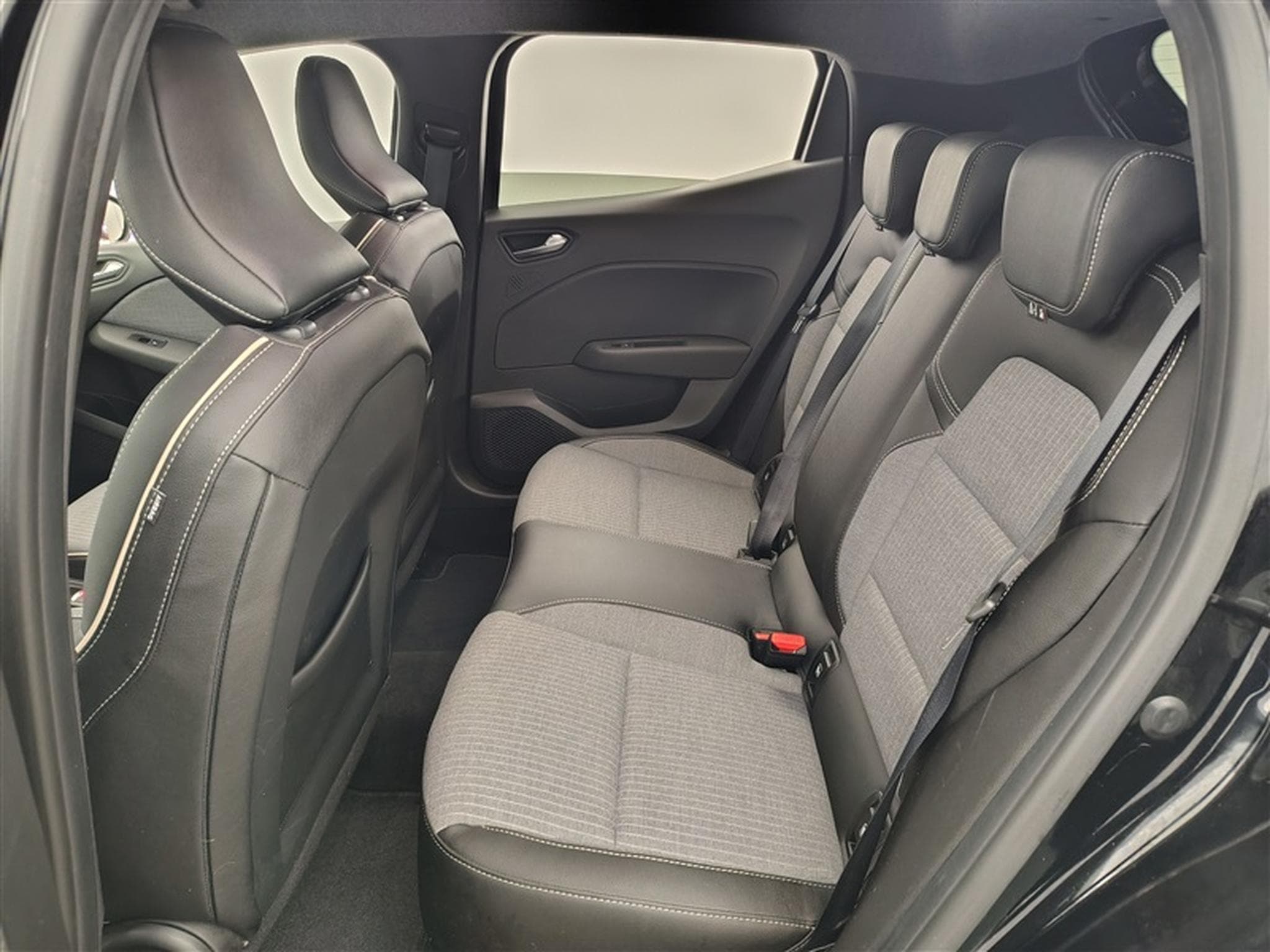 Renault Clio 1.0 TCe Tecnno CarPlay / Led / PDC / Caméra 360° (2024) - Photo 13