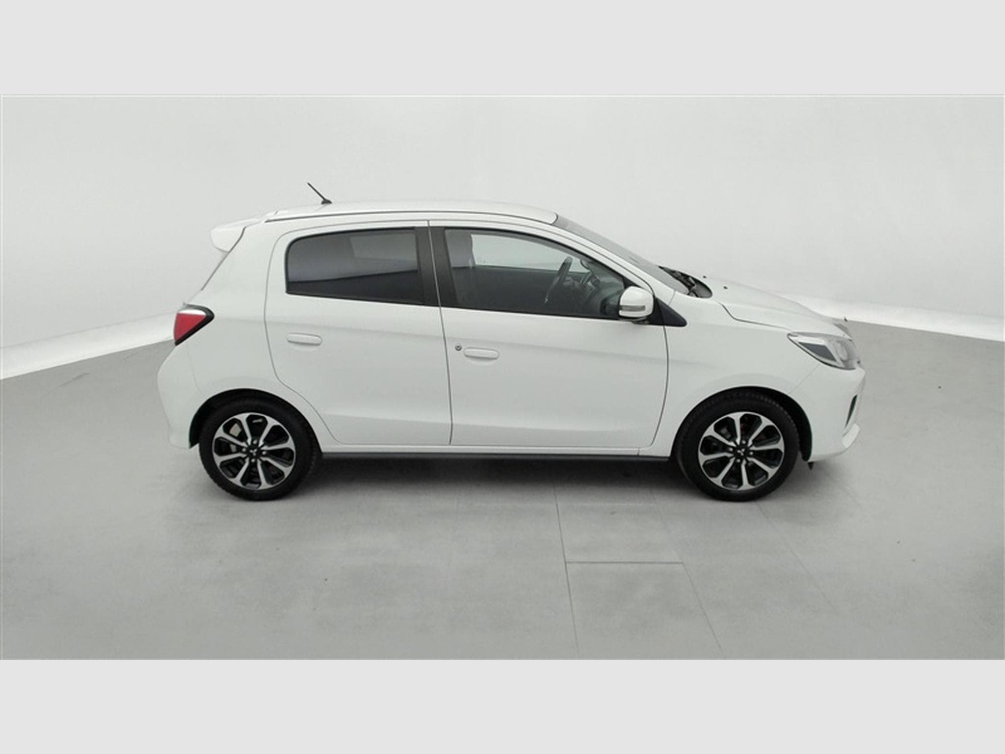 Mitsubishi Space Star 1.2 MiVEC RedLine Edition CARPLAY (2024) - Foto 23