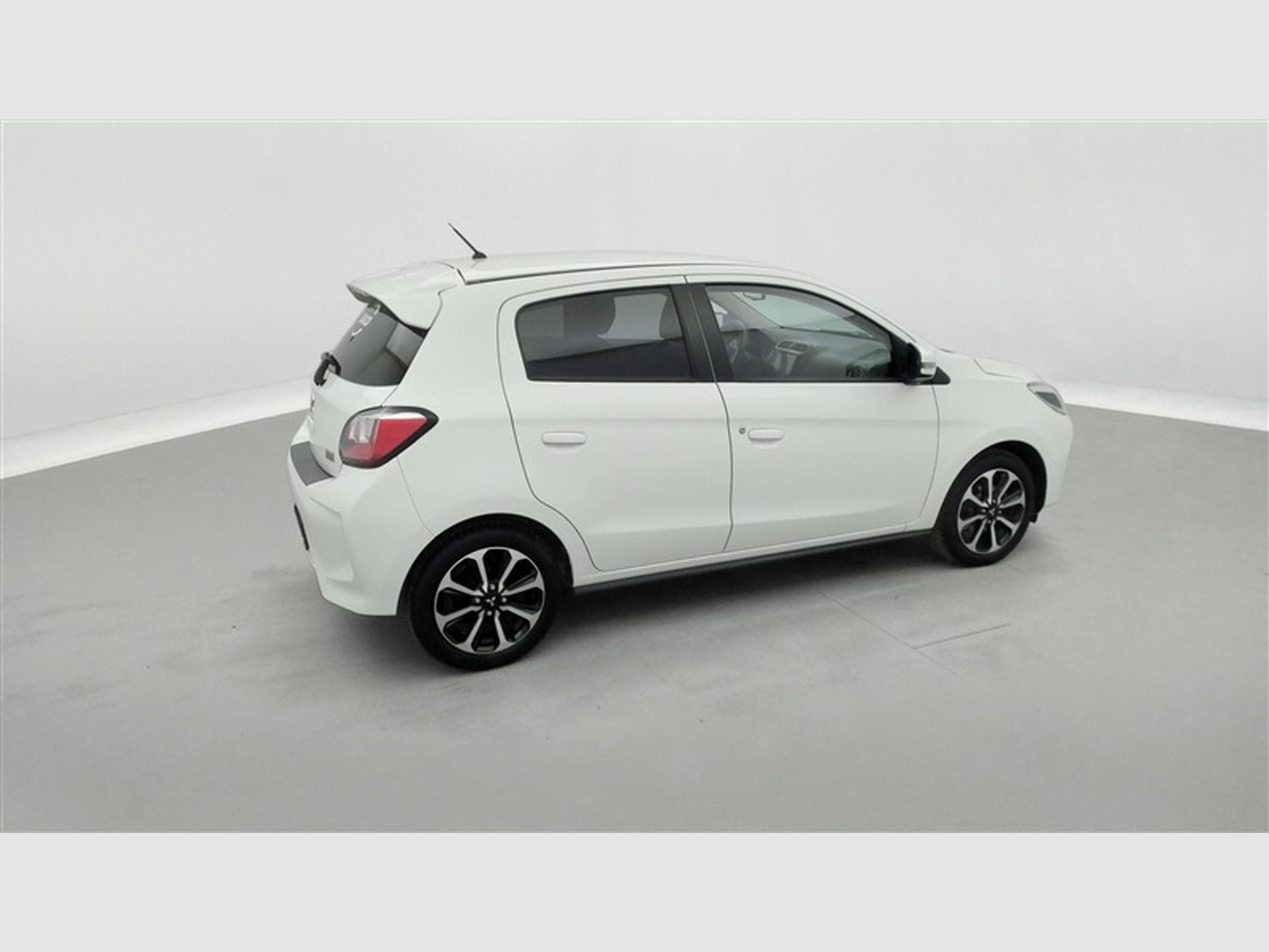 Mitsubishi Space Star 1.2 MiVEC RedLine Edition CARPLAY (2024) - Foto 24