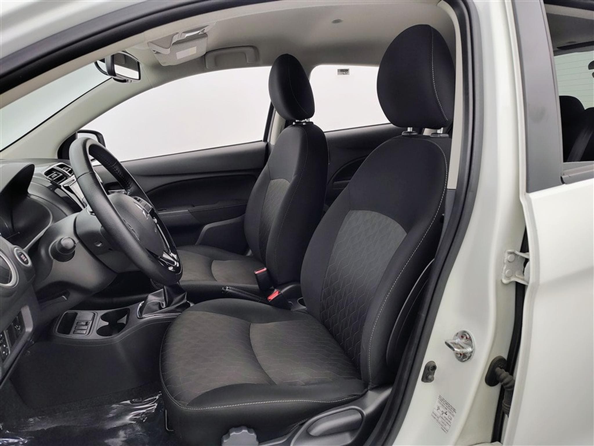 Mitsubishi Space Star 1.2 MiVEC RedLine Edition CARPLAY (2024) - Foto 7