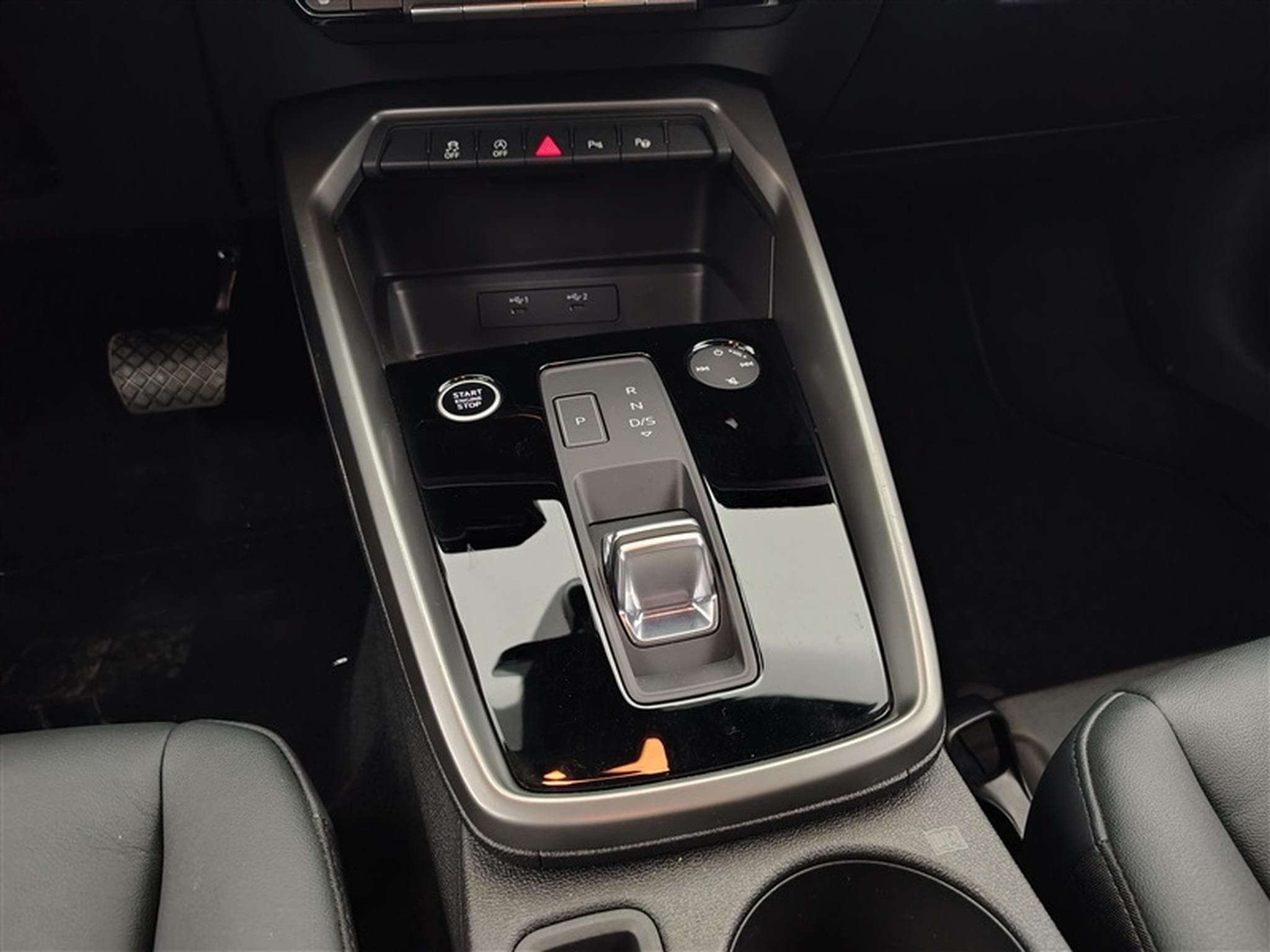 Audi A3 30 TFSI S-Tronic  Cuir / Navi Cockpit / Led (2023) - Photo 12