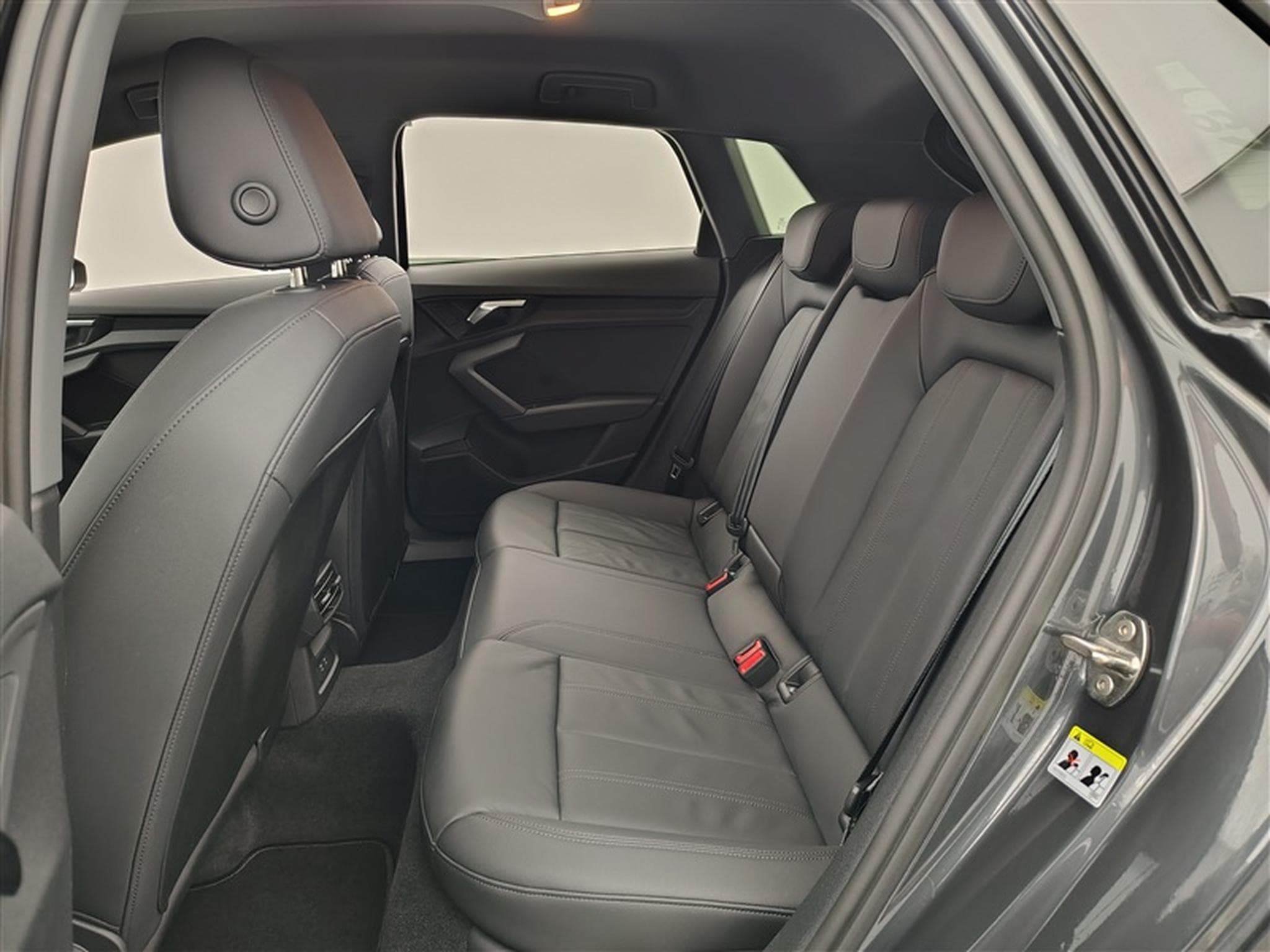 Audi A3 30 TFSI S-Tronic  Cuir / Navi Cockpit / Led (2023) - Photo 13