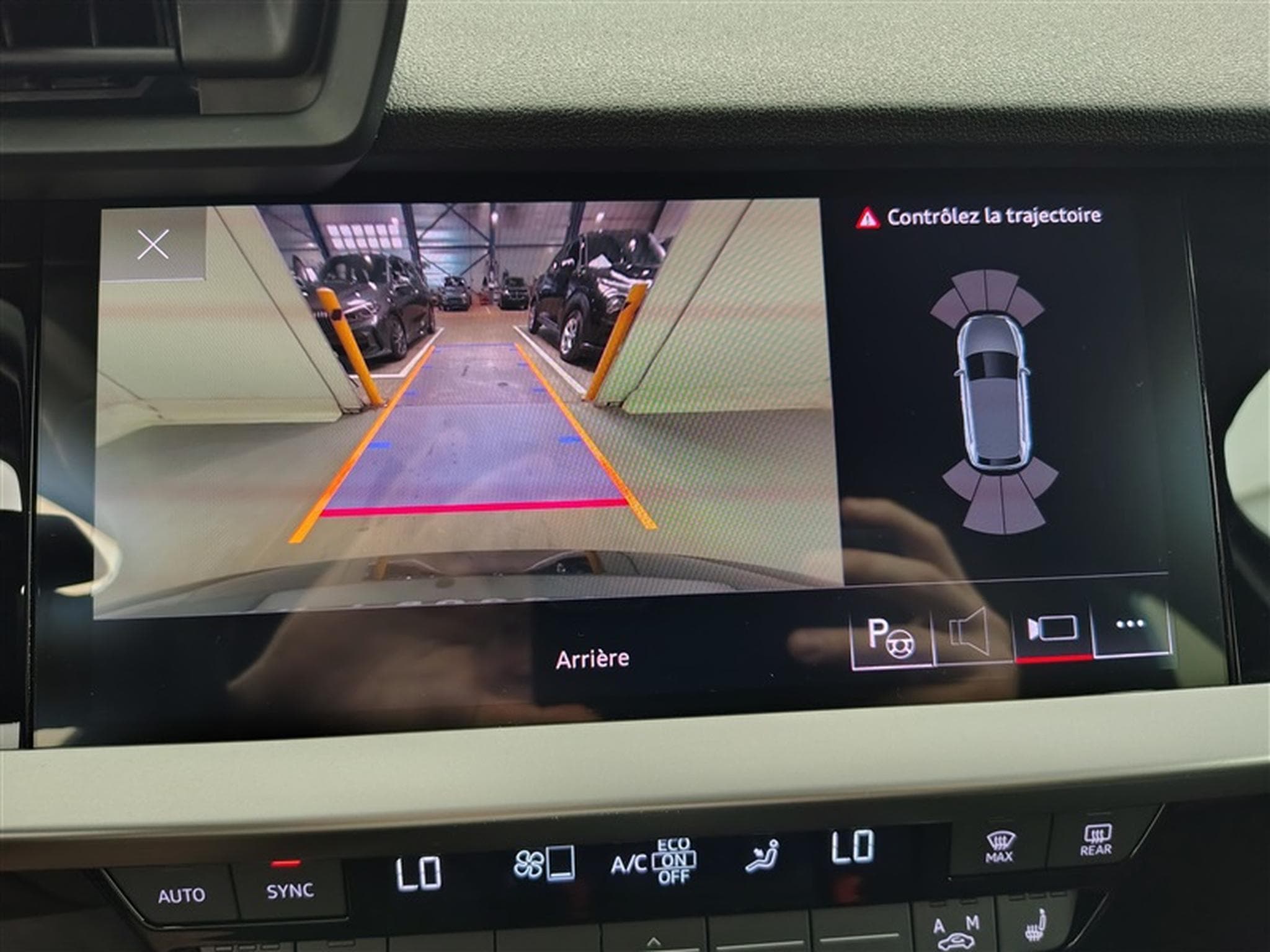 Audi A3 30 TFSI S-Tronic  Cuir / Navi Cockpit / Led (2023) - Photo 17