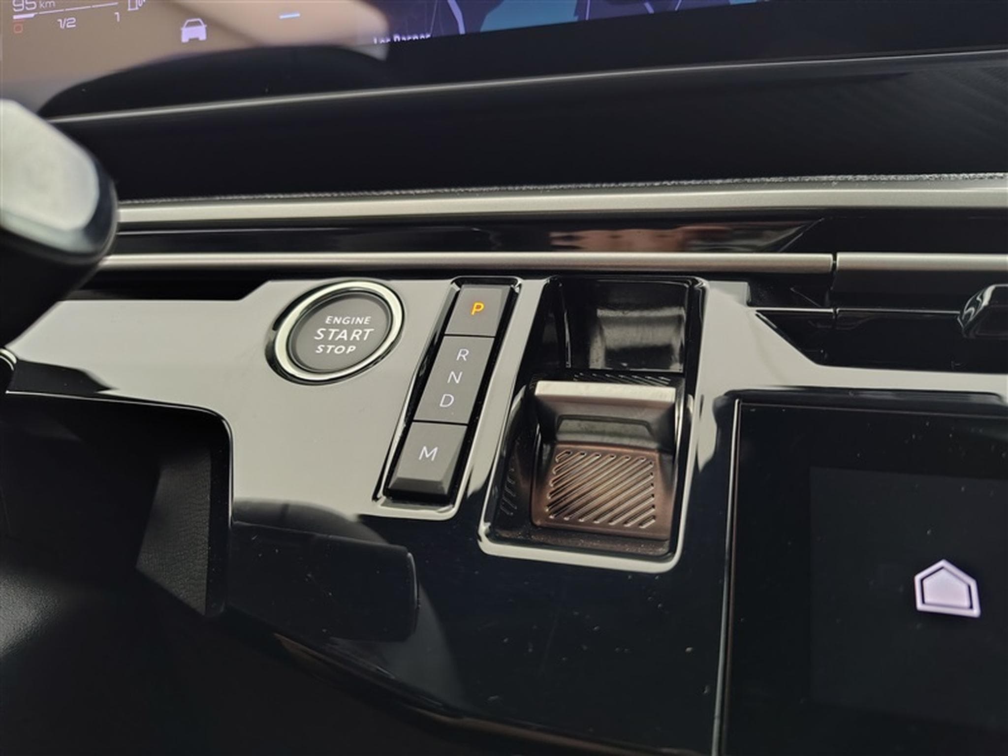 Peugeot 5008 1.2 HYBRID 145cv e-DCS6 Allure NAVI /CARPLAY/FULL LED/S-CUIR (2025) - Foto 12