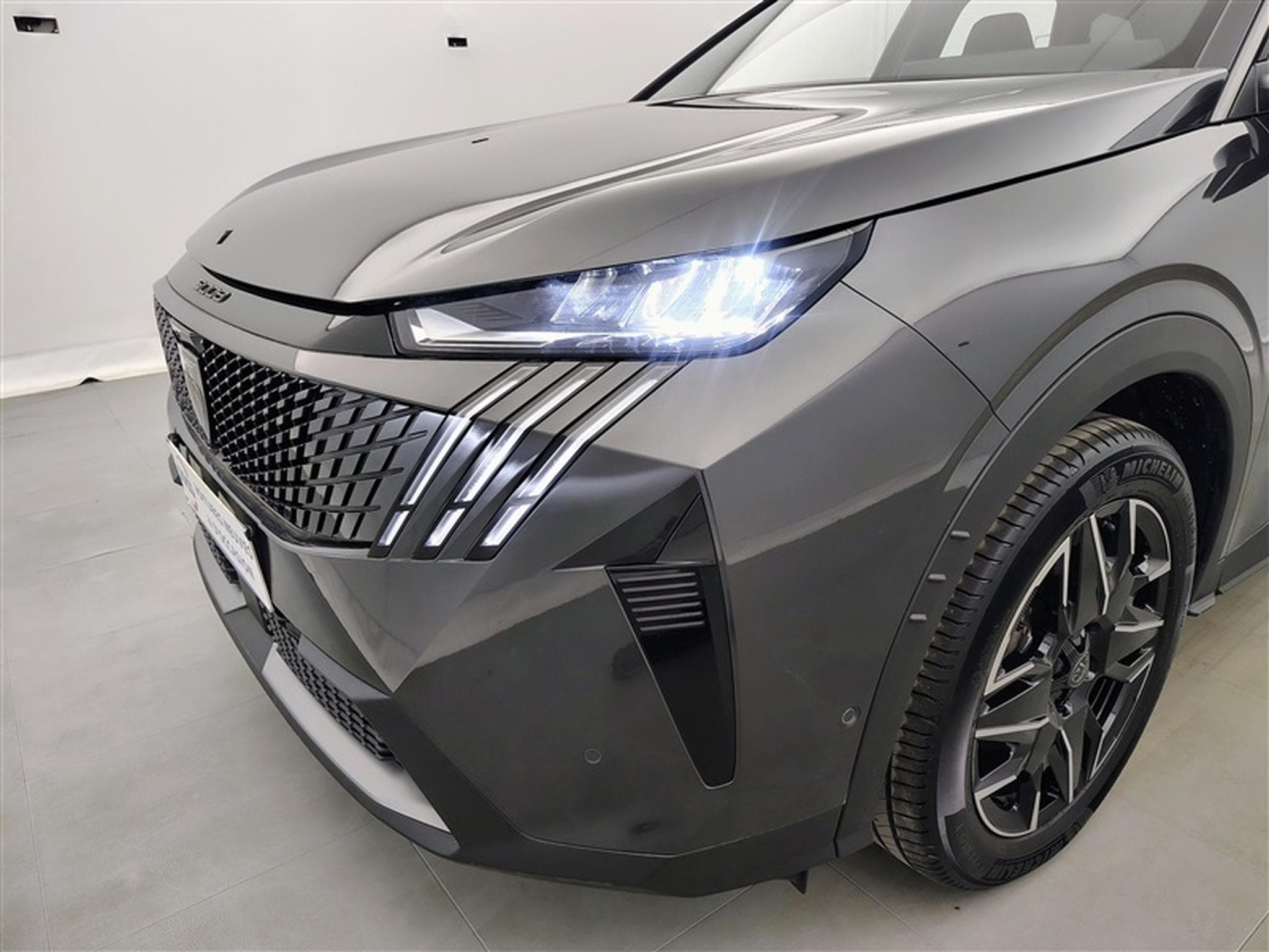 Peugeot 5008 1.2 HYBRID 145cv e-DCS6 Allure NAVI /CARPLAY/FULL LED/S-CUIR (2025) - Foto 15