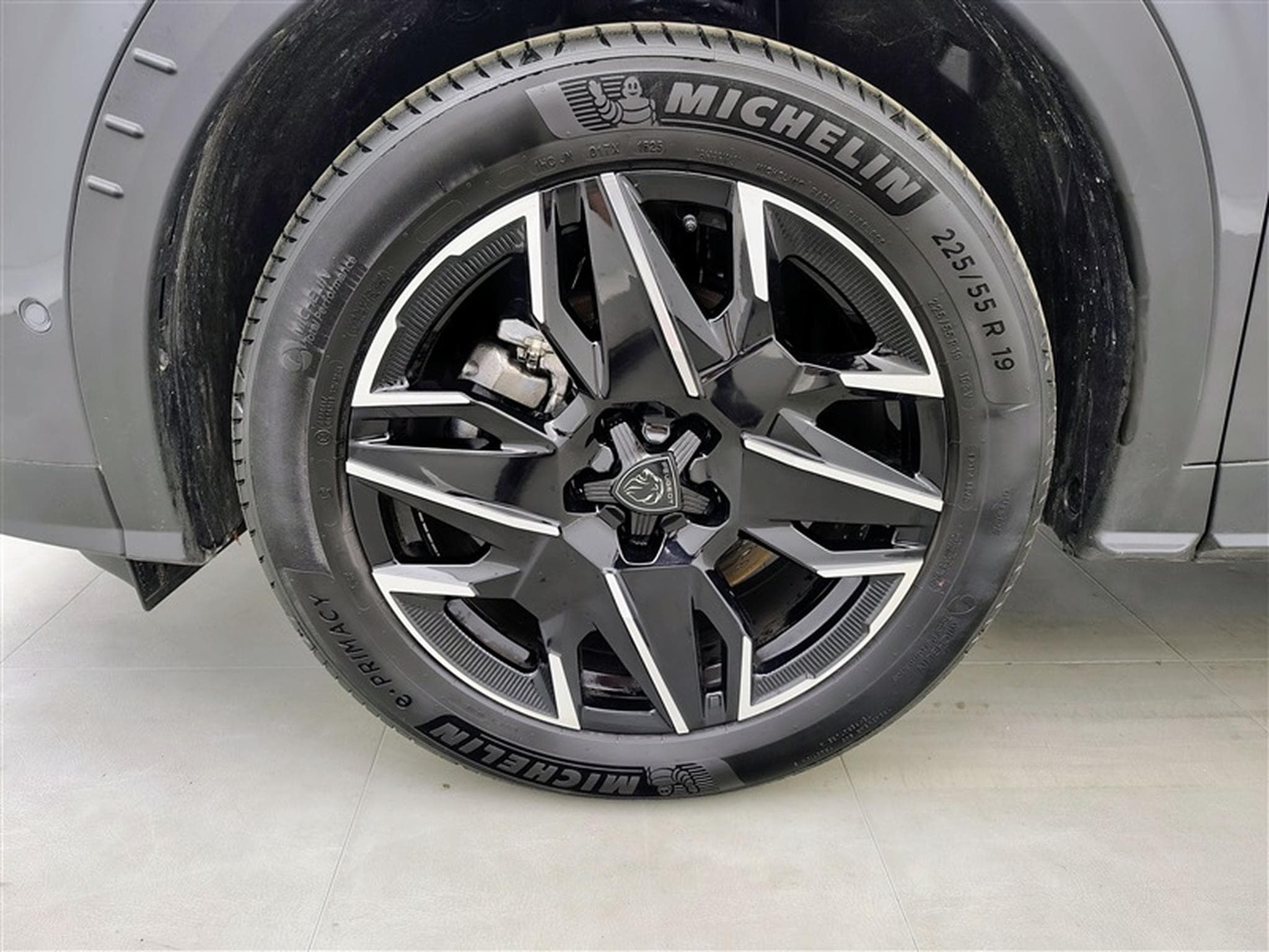 Peugeot 5008 1.2 HYBRID 145cv e-DCS6 Allure NAVI /CARPLAY/FULL LED/S-CUIR (2025) - Foto 6
