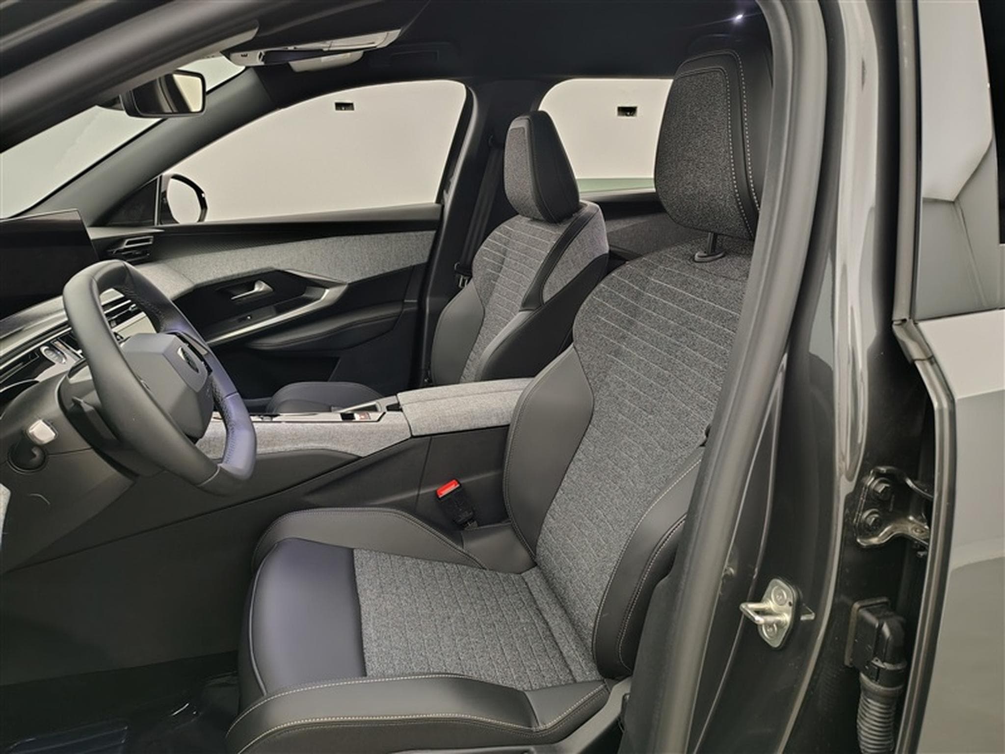Peugeot 5008 1.2 HYBRID 145cv e-DCS6 Allure NAVI /CARPLAY/FULL LED/S-CUIR (2025) - Foto 7