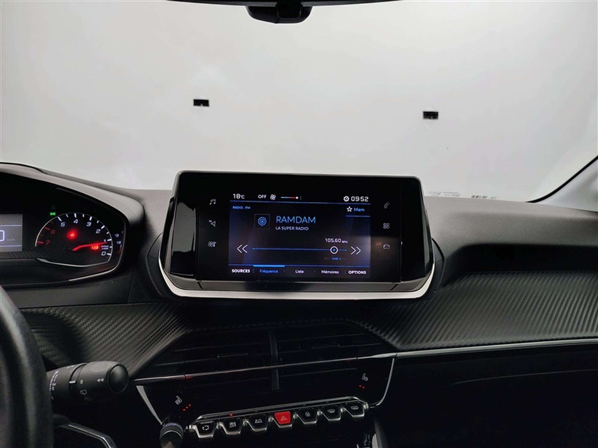 Peugeot 208 1.2i PureTech Active (2020) - Foto 11